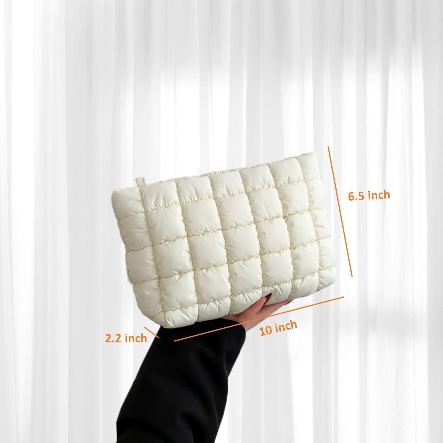 Detalle 1 de HFLZBRO Quilted Makeup Bag, White