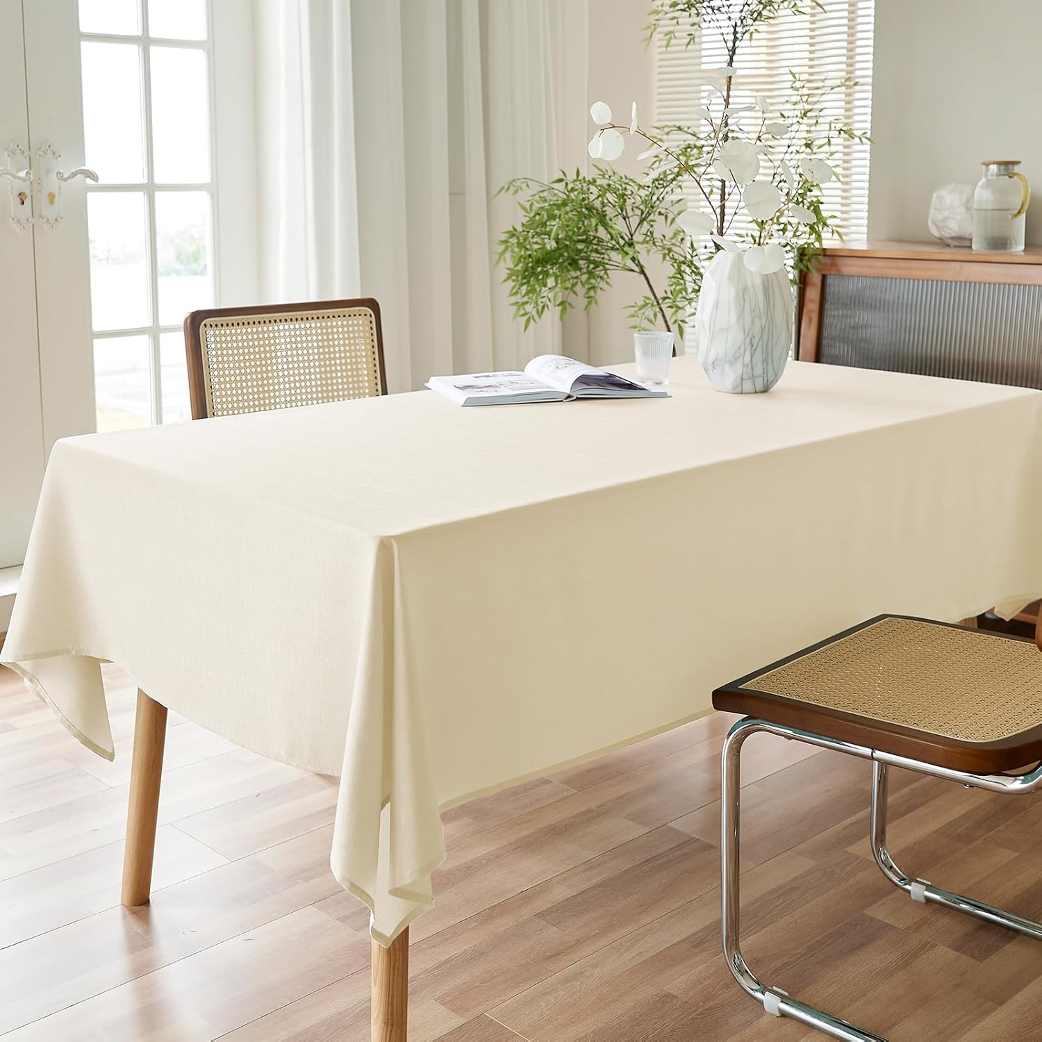 Detalle de AUSSPVOCT Textured Rectangular Tablecloth (Water Resistant, Wipeable, Wrinkle Free) — Cream, Spring/Easter Style
