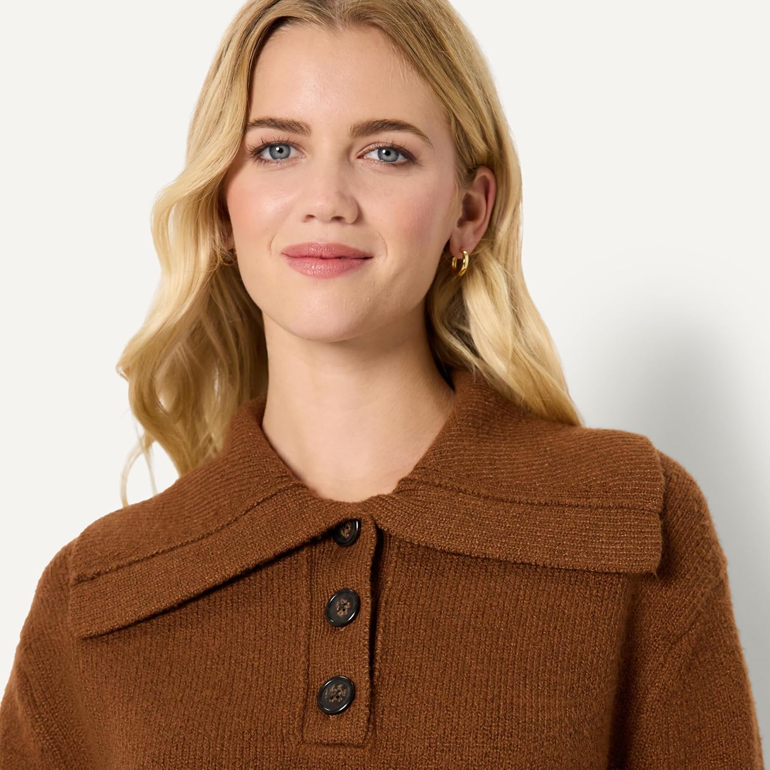 Thumbnail 2 de Amazon Essentials Women’s Relaxed-Fit Button Collar Jumper