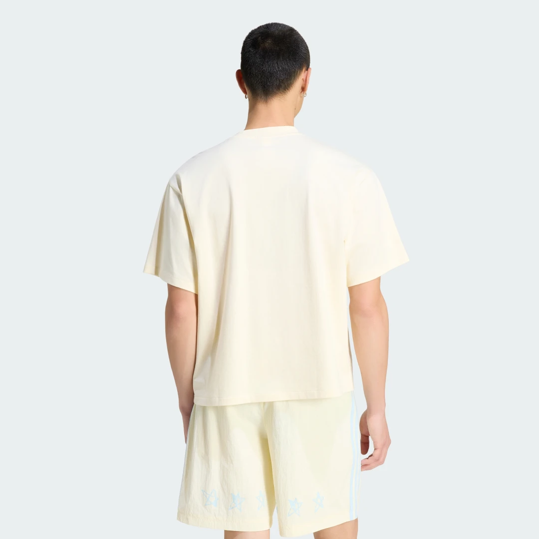 Detalle 2 de Camiseta Estampada Originals One World de Adidas
