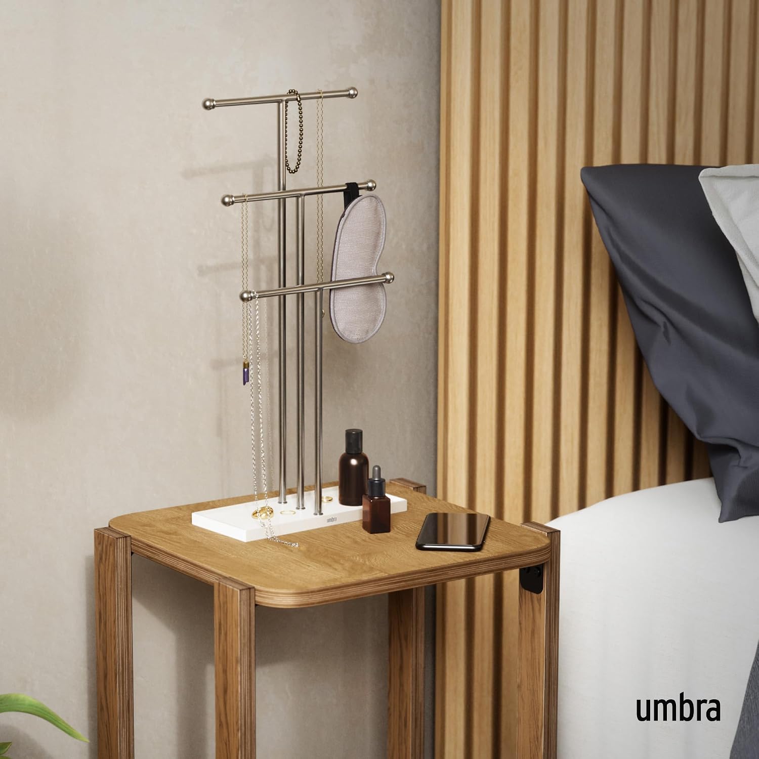 Detalle de Umbra TRIGEM JWL STAND WHT/NKL: A tall, versatile hanging jewellery organiser