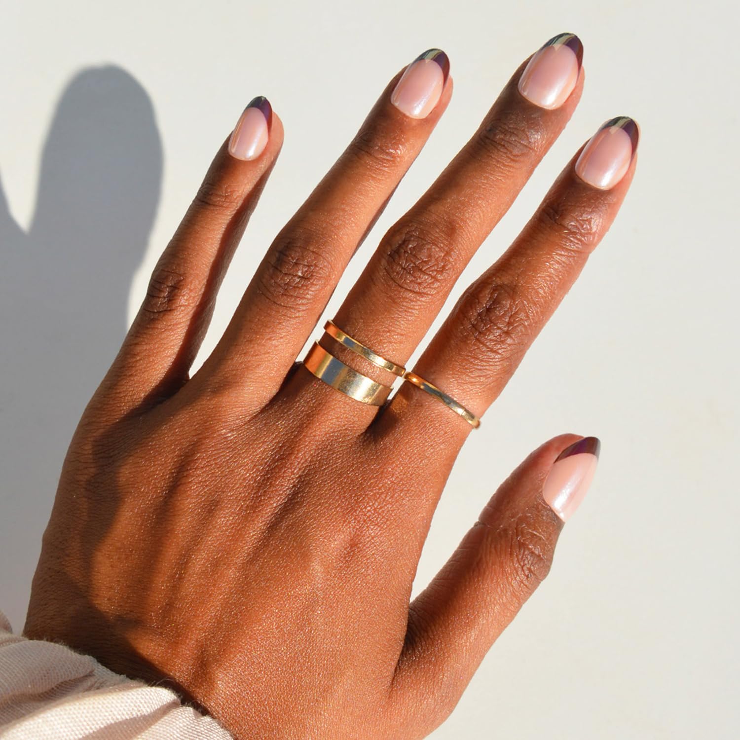 Thumbnail 6 de Glamnetic Cherry Bomb Press-On Nails — Short Almond, Glossy Red French Tips with 3D Cherry Accents