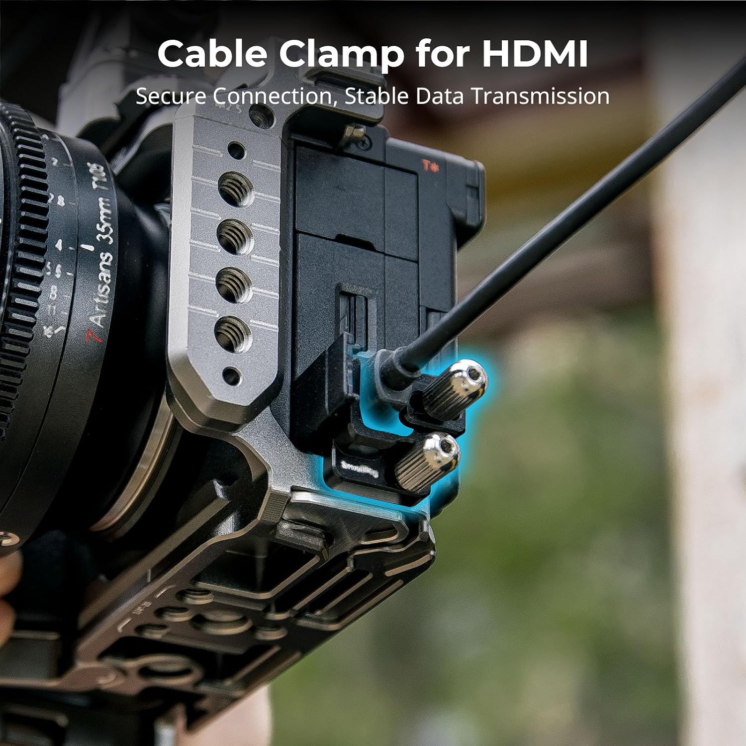 Detalle de SmallRig Hawklock Schnellwechselkäfig-Kit für Sony Alpha 6700 – integrierte QR-Platte und HDMI-Kabelklemme