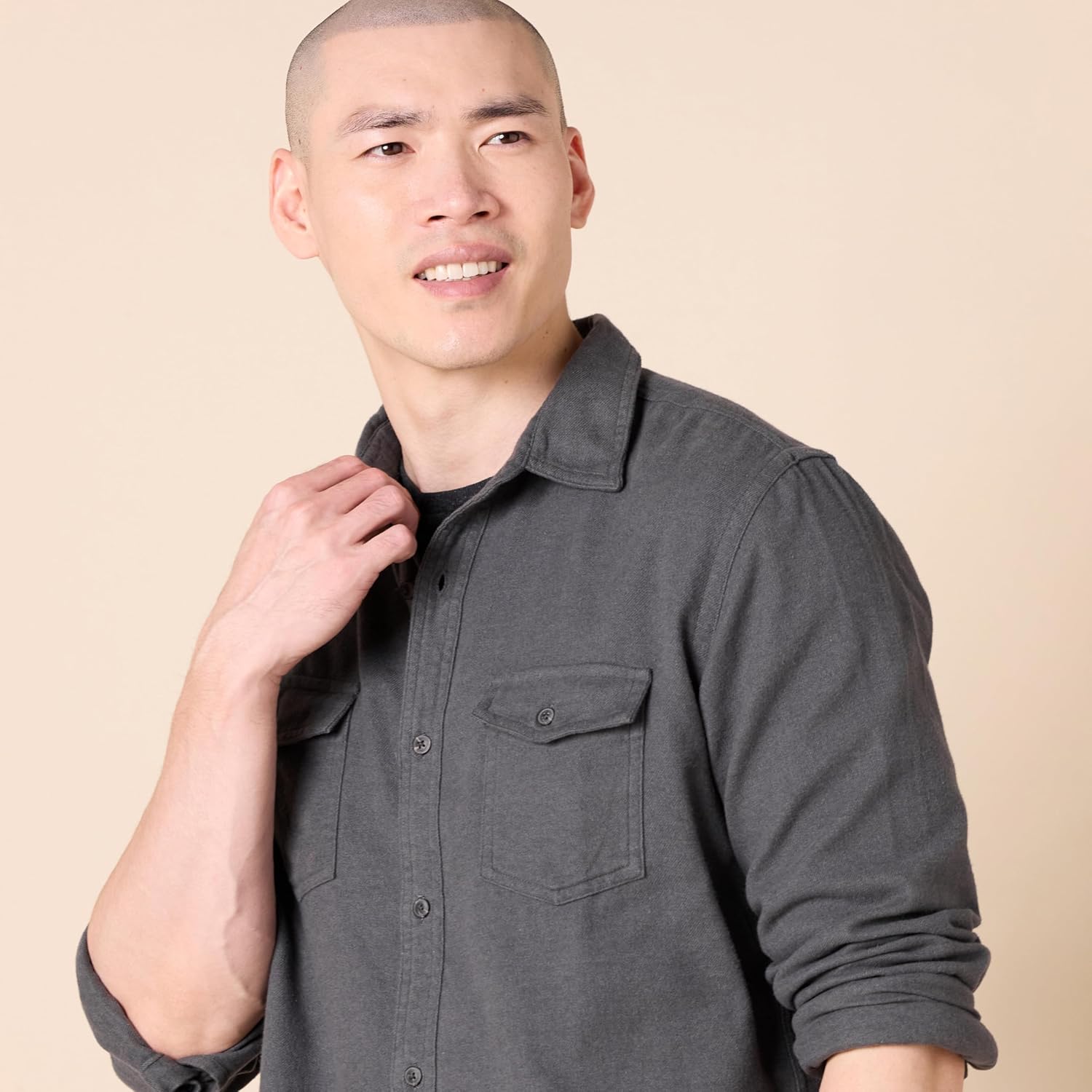 Thumbnail 3 de Amazon Essentials men’s regular-fit long-sleeve flannel shirt with two chest pockets