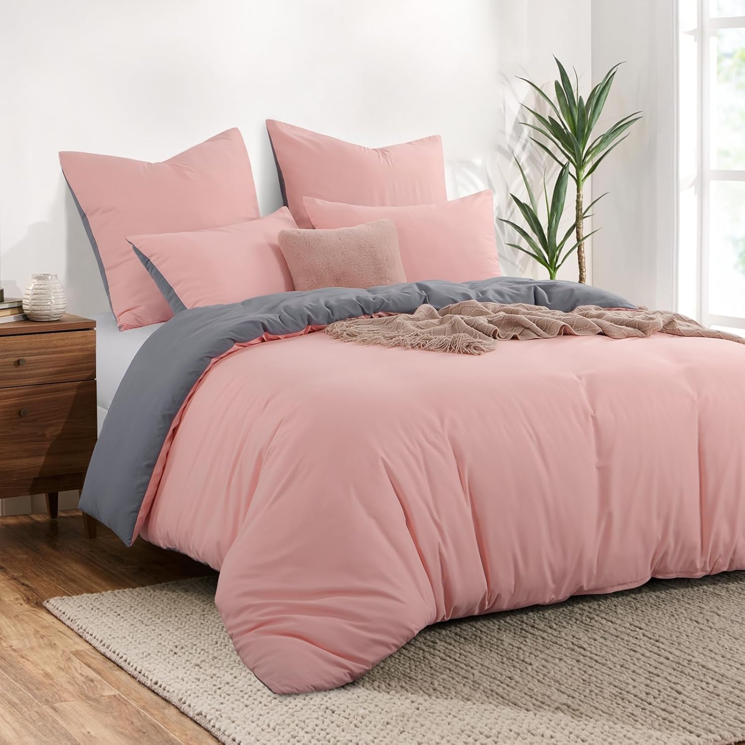Detalle 2 de Aisbo beddengoedset 200 x 200 cm, omkeerbaar, microvezel, roze en lichtgrijs