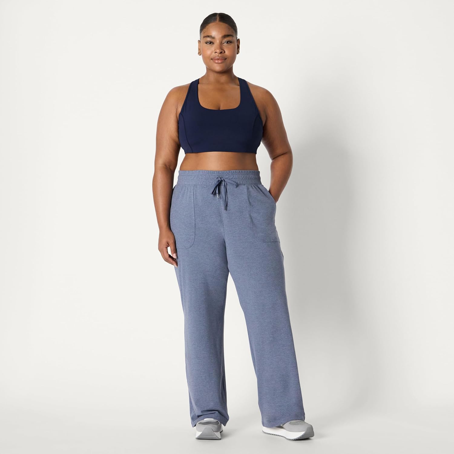 Thumbnail 5 de Amazon Essentials Women's Relaxed Fit Athletic Soft Performance Lightweight Stretch Tracksuit Bottoms