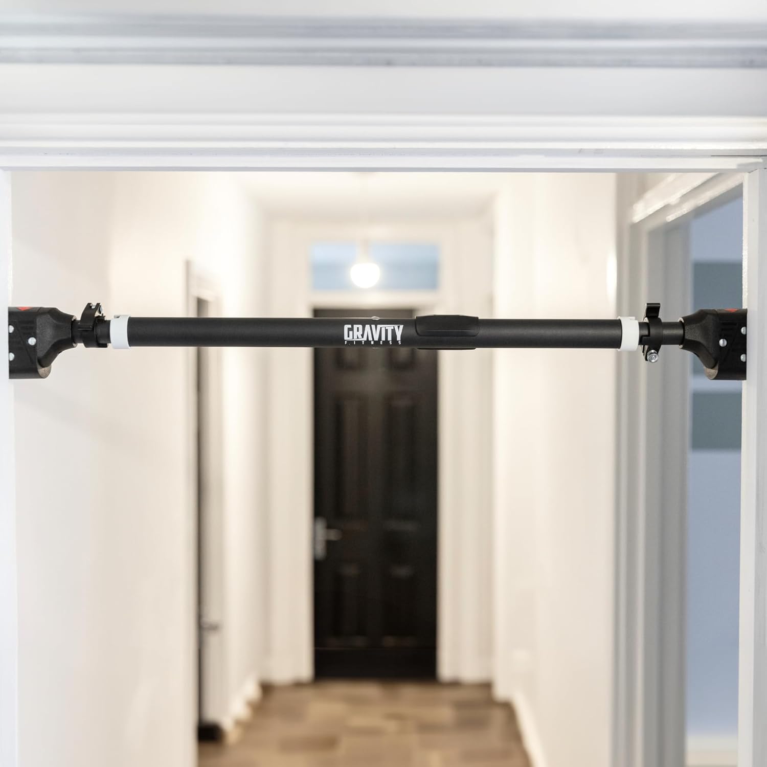 Detalle 2 de Gravity Fitness Pull-Up Bar for Doorway – Adjustable, No-Screws Installation