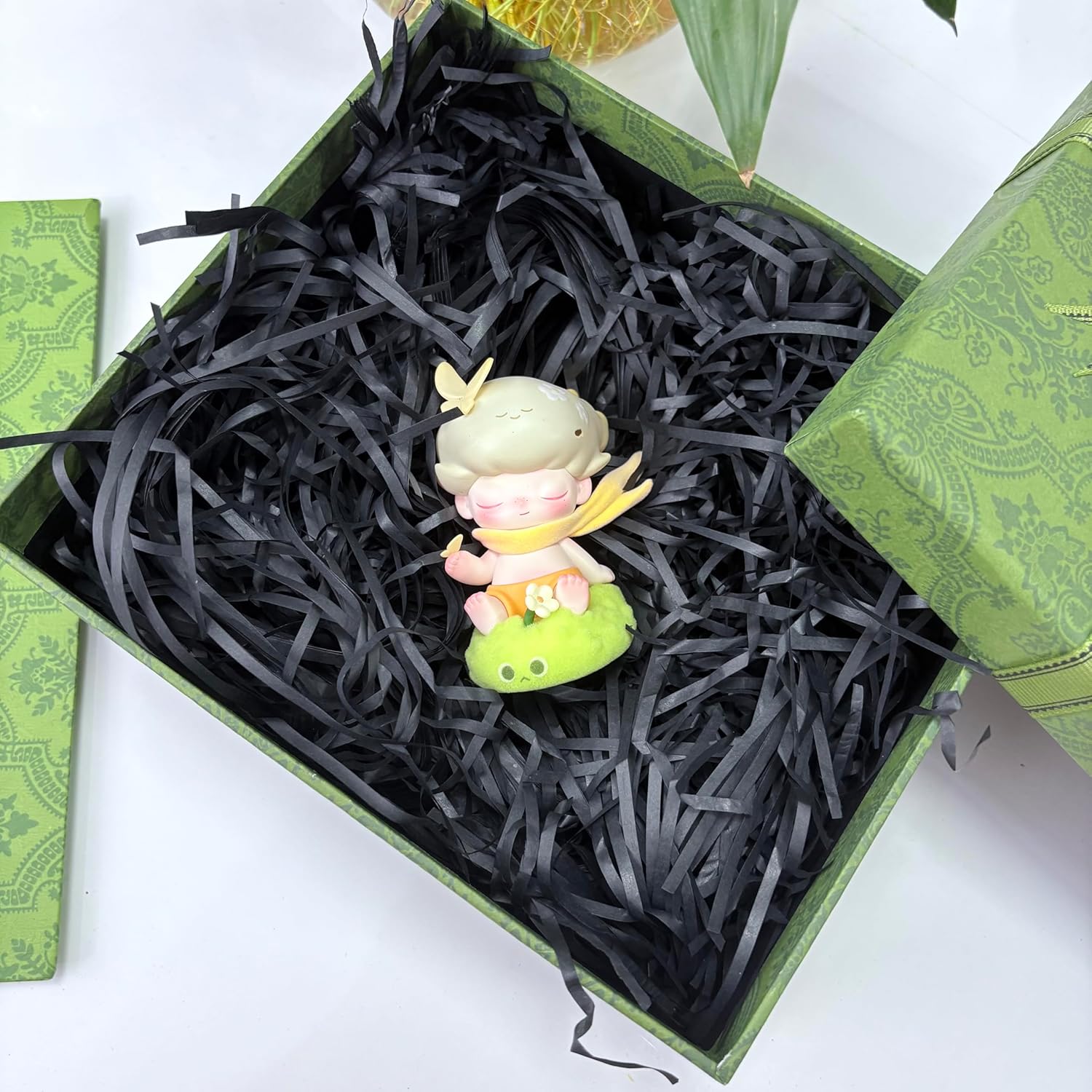 Thumbnail 5 de 1KG Black Shredded Tissue Paper for Gift Boxes & Hampers