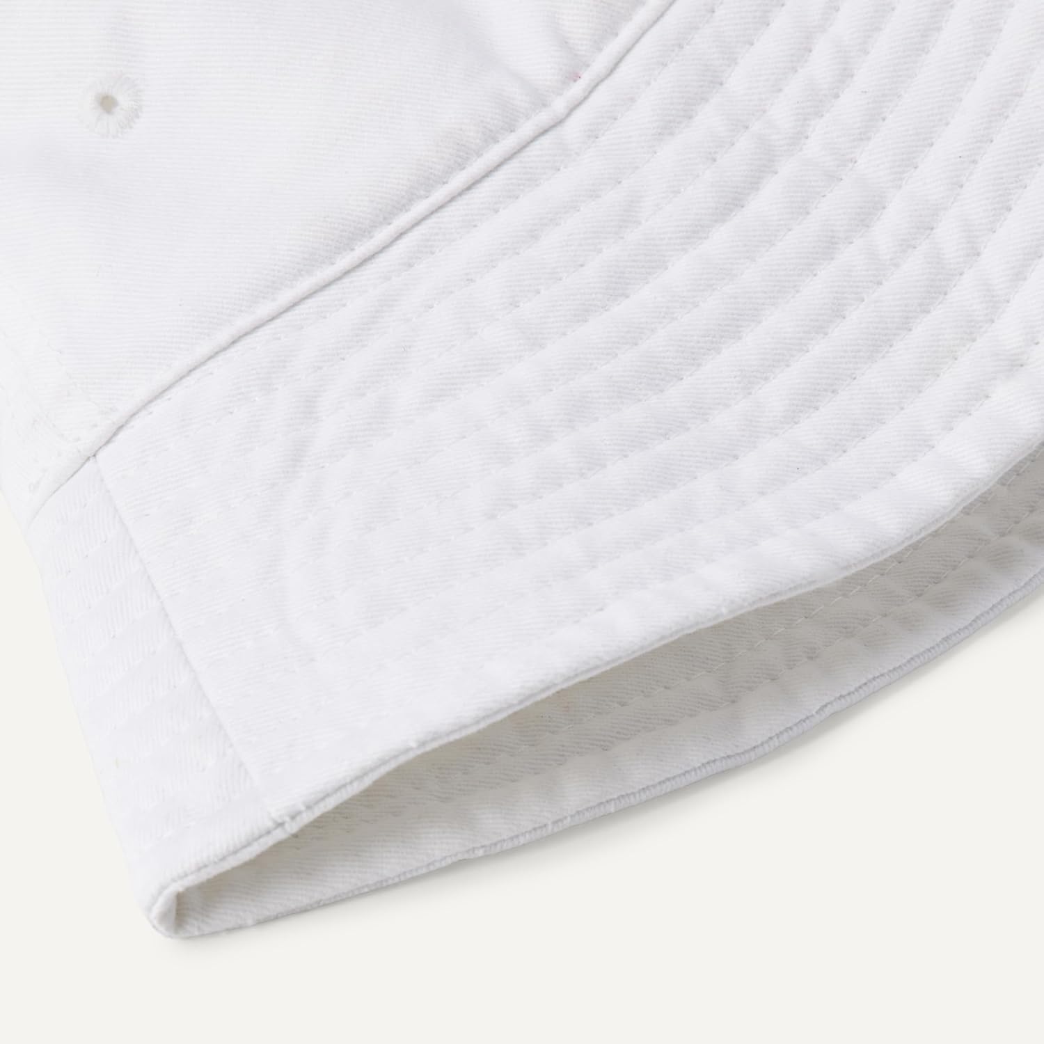 Detalle de Amazon Essentials AE Women’s Washed Cotton Bucket Hat with Embroidered Air Eyelets