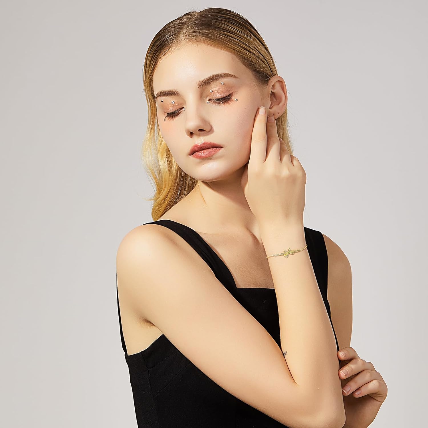 Detalle 2 de Yowivon vergoldetes Schleifen-Armband für Frauen – verstellbar, Tennis-Perlen, 22 cm