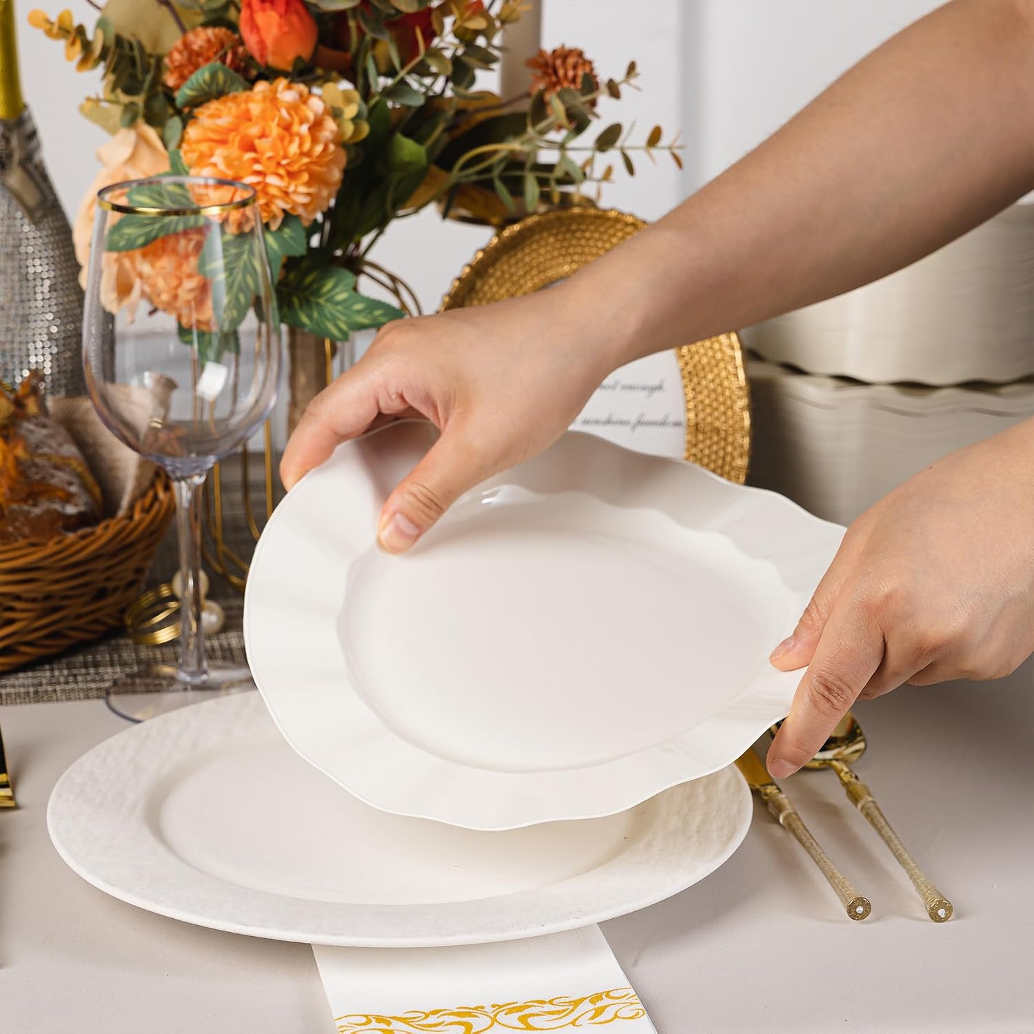 Detalle de NZVCN 72-Pack Ivory 10-Inch Wave Edge Plastic Plates