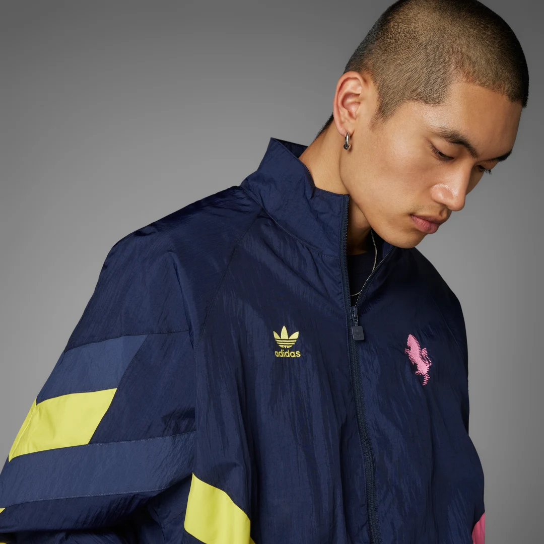 Detalle de Chaqueta Juventus Originals de Adidas: azul para fans de la Juventus y el streetstyle