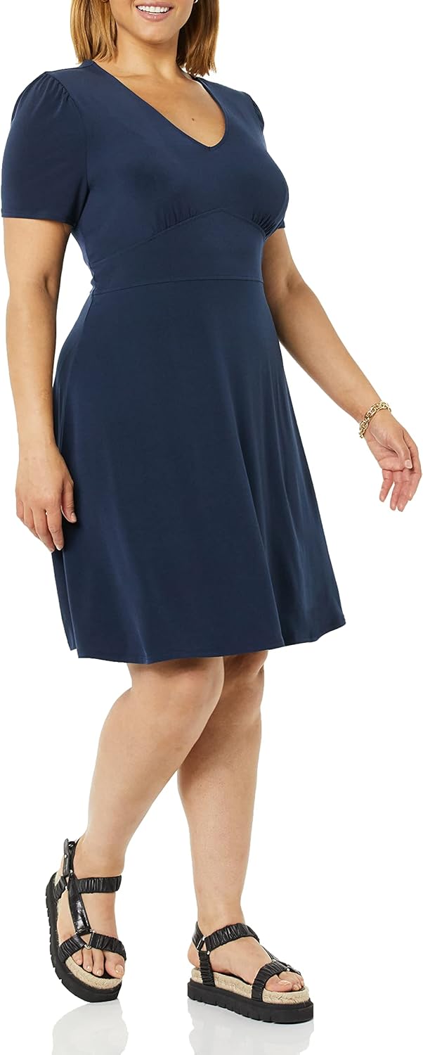 Thumbnail 6 de Amazon Essentials Women’s Short-Sleeve V-Neck Fit & Flare Floral Jersey Dress