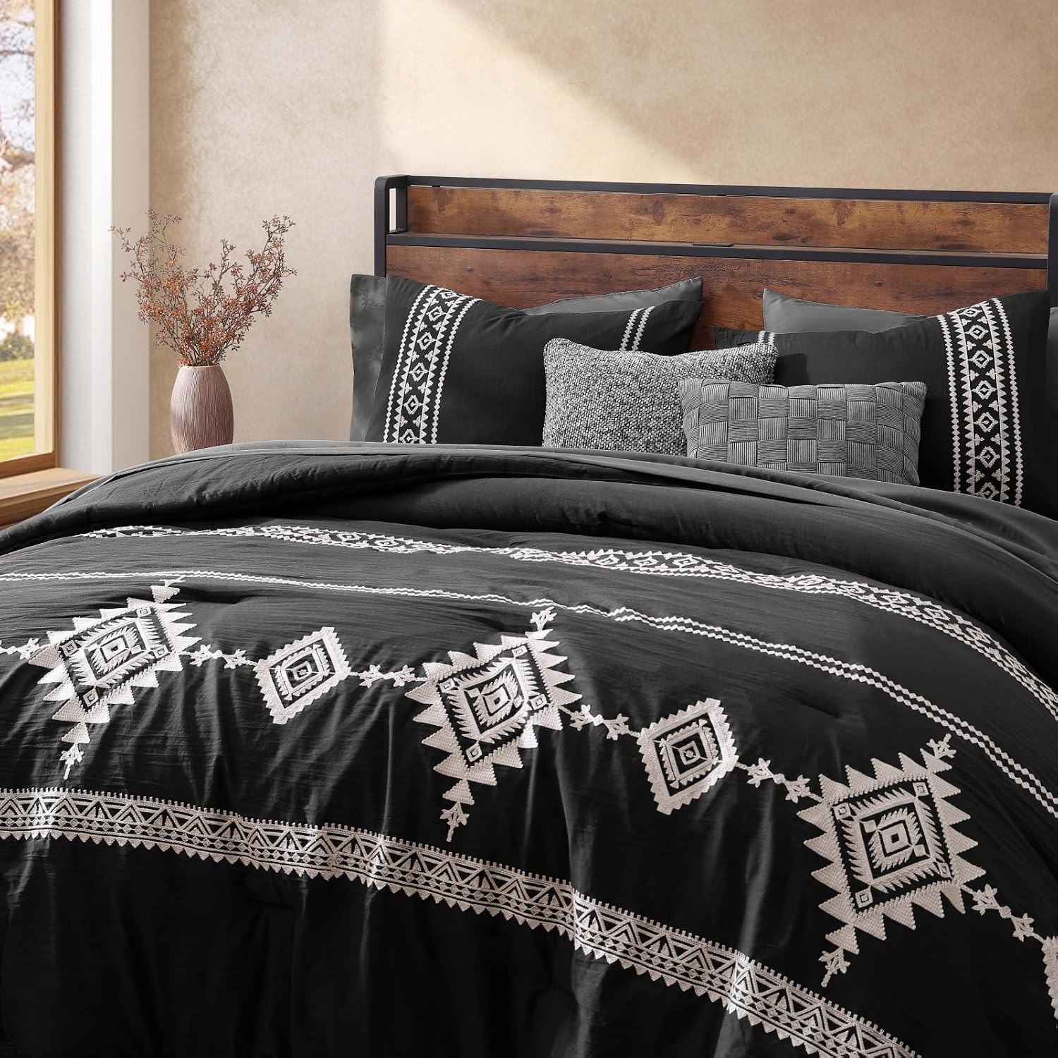 Thumbnail 2 de MaiRêve Embroidery Queen Size Comforter Set in Black — 7 Pieces, All-Season Boho Farmhouse Western Bedding