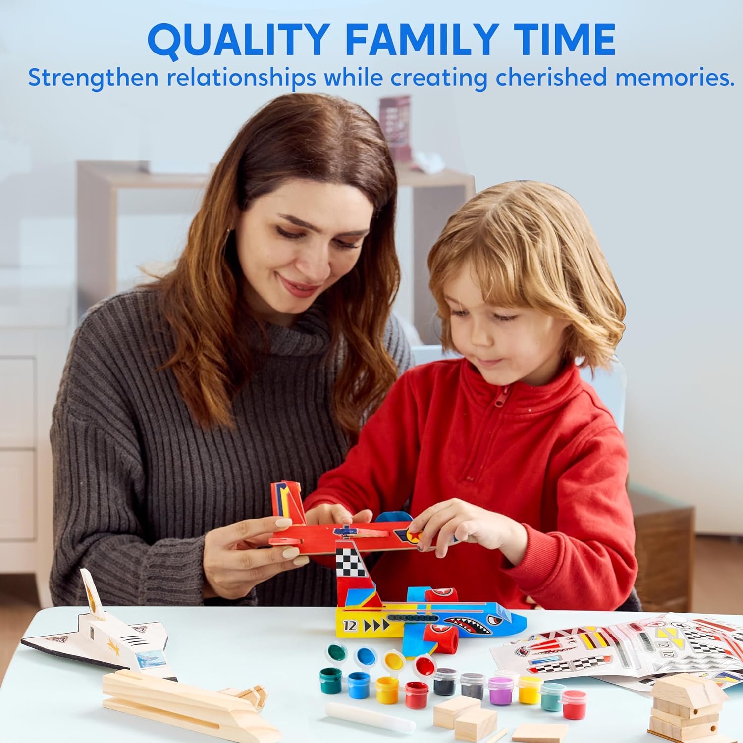 Detalle 2 de Klever Kits 4PC Airplane Painting Kit: Create Your Own Wooden Aircrafts for Kids (Ages 6–12)