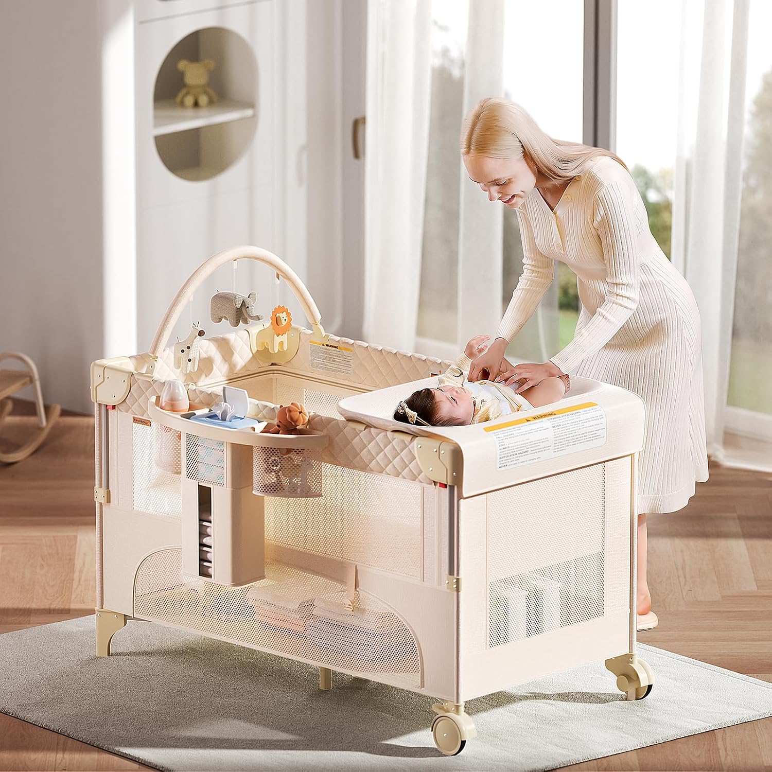 Detalle 2 de kingobabys 4-in-1 Baby Bassinet and Pack 'n Play with One-Step Fold