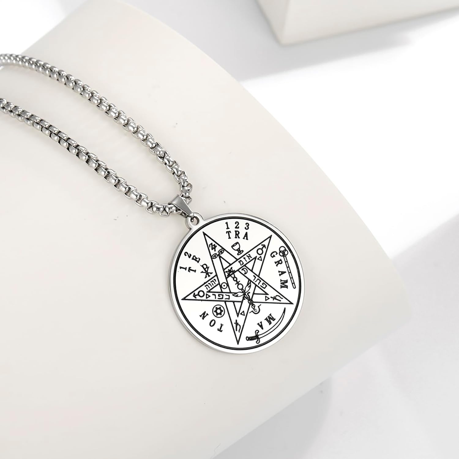 Detalle de EUEAVAN Tetragrammaton Pentagramm Halskette – Schutzamulett aus Edelstahl