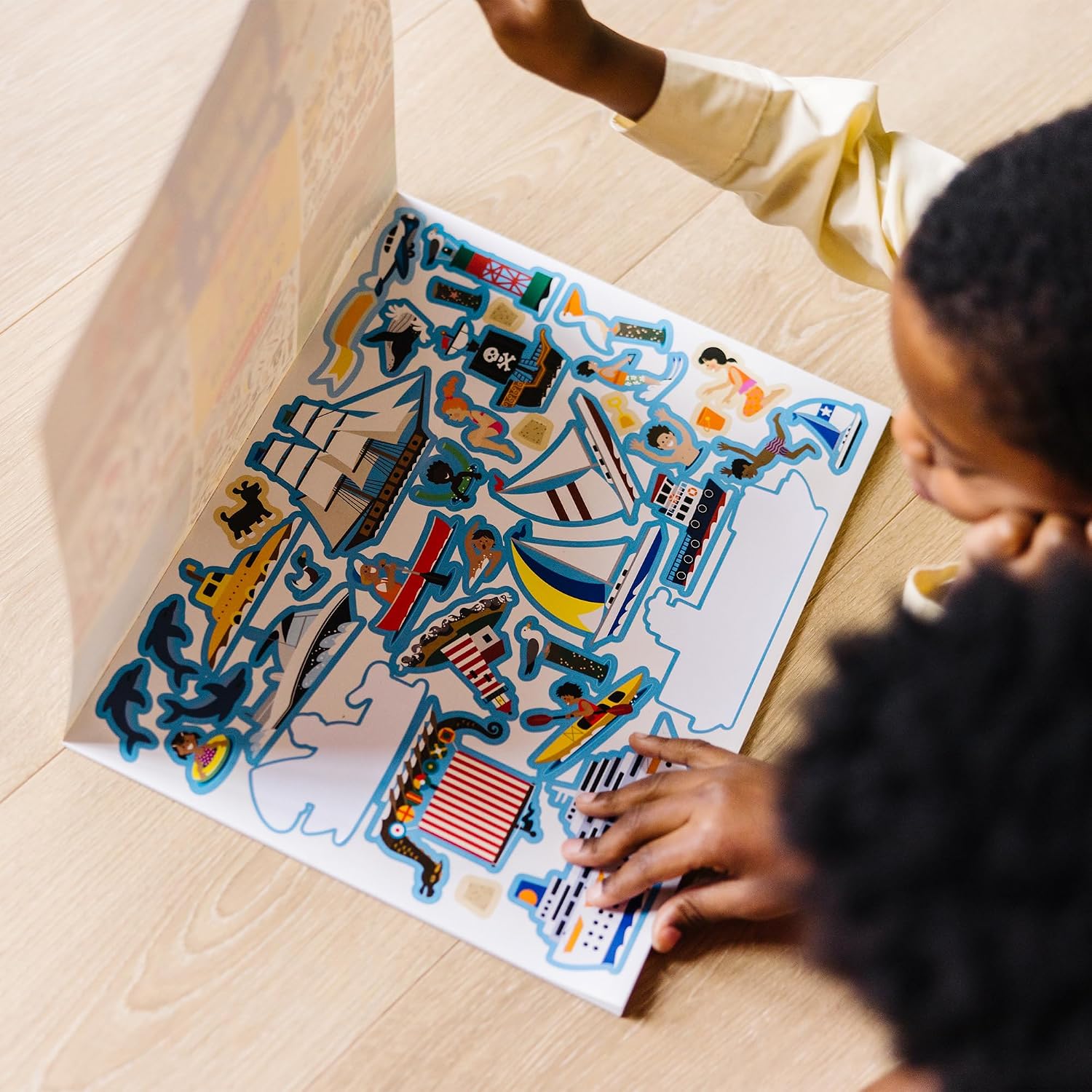 Thumbnail 6 de Melissa & Doug – Bloc autocollants réutilisables Véhicules (livre d’activités) FSC, 3 ans et +