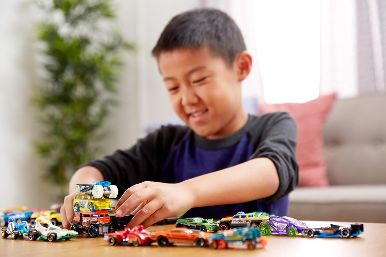 Detalle 2 de Hot Wheels 8 Coches y Camiones Juguete Escala 1:64