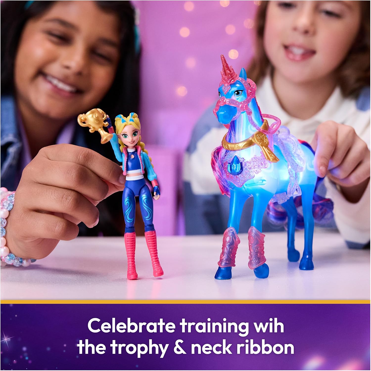 Detalle de Unicorn Academy: Unicorno Train & Glow River con Isabel — Set Dressage Luminoso per bambine 4+