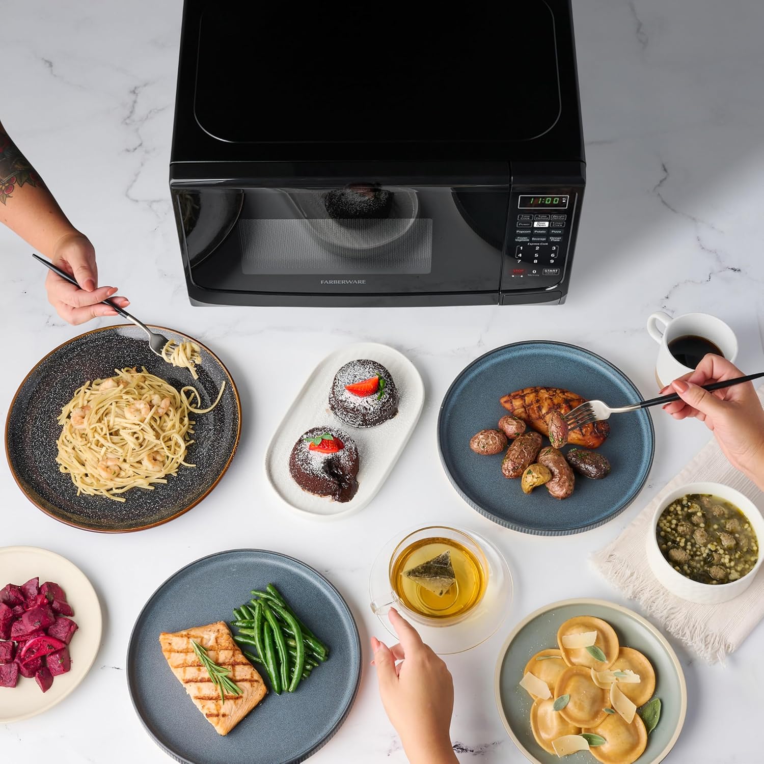 Thumbnail 5 de Farberware 0.7 Cu Ft Countertop Microwave 🍲