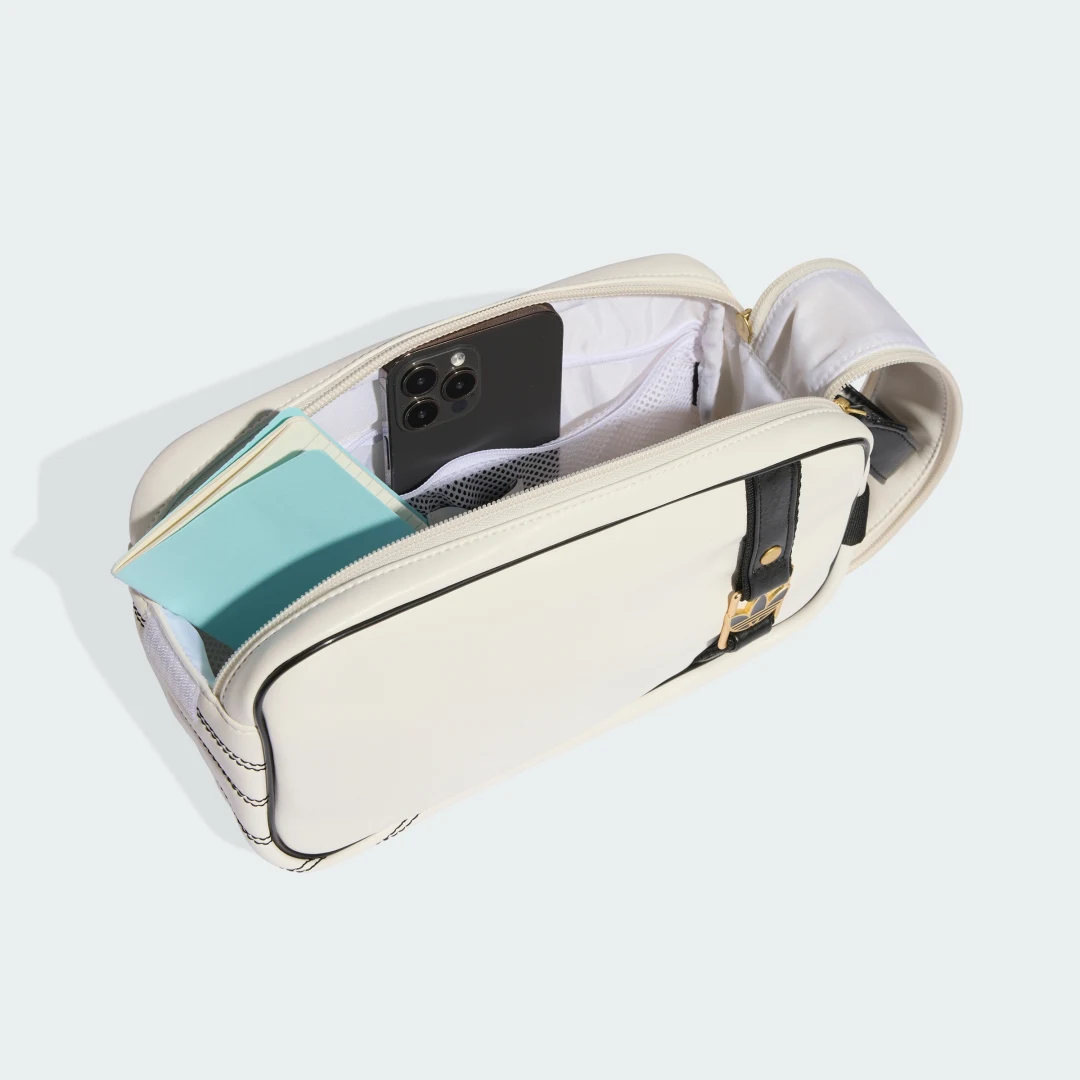 Detalle de Neceser WASHKIT de Adidas – color Blanco