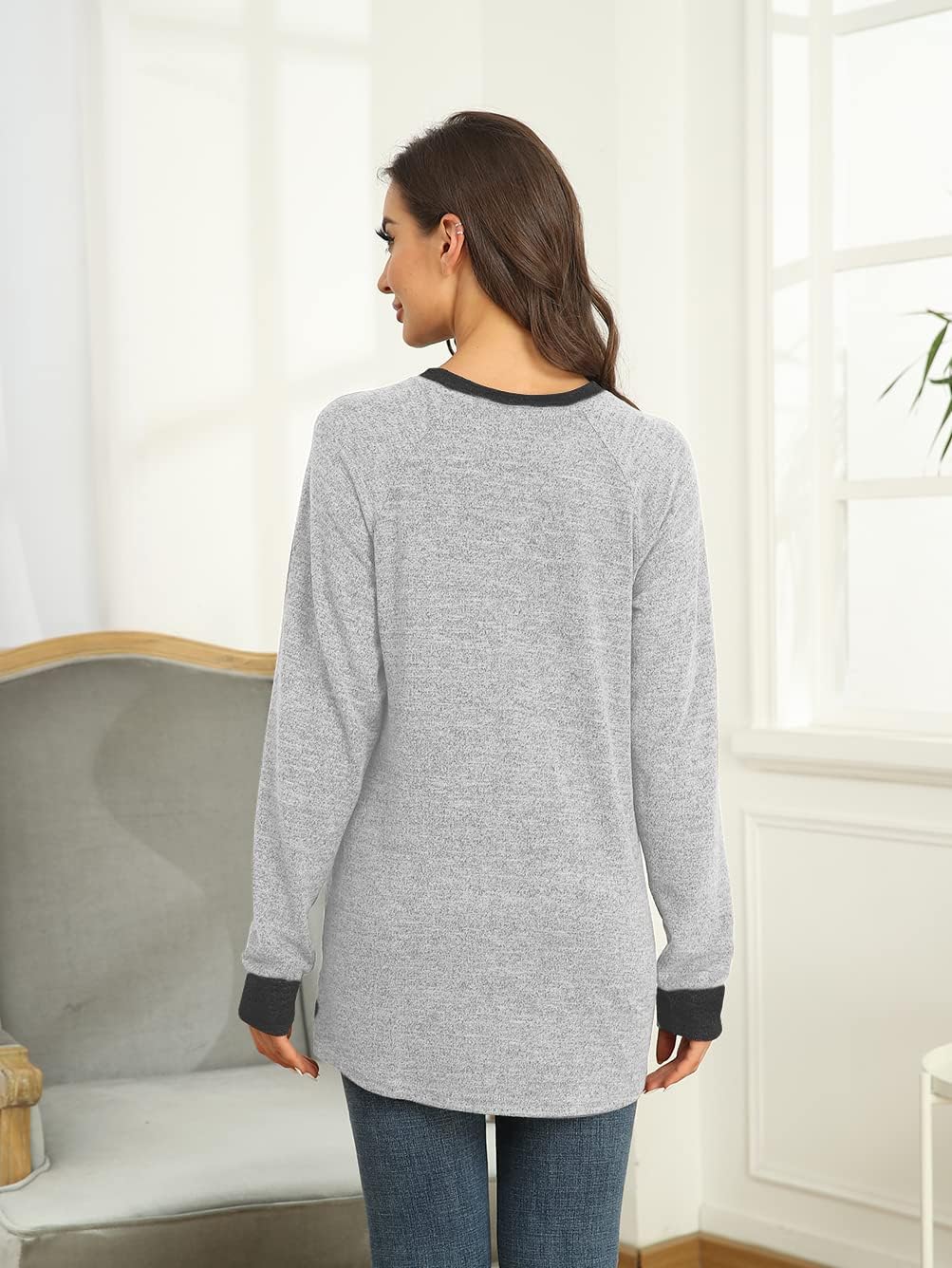 Detalle 2 de iChunhua long-sleeve women’s crewneck top with pockets (S–XXL)