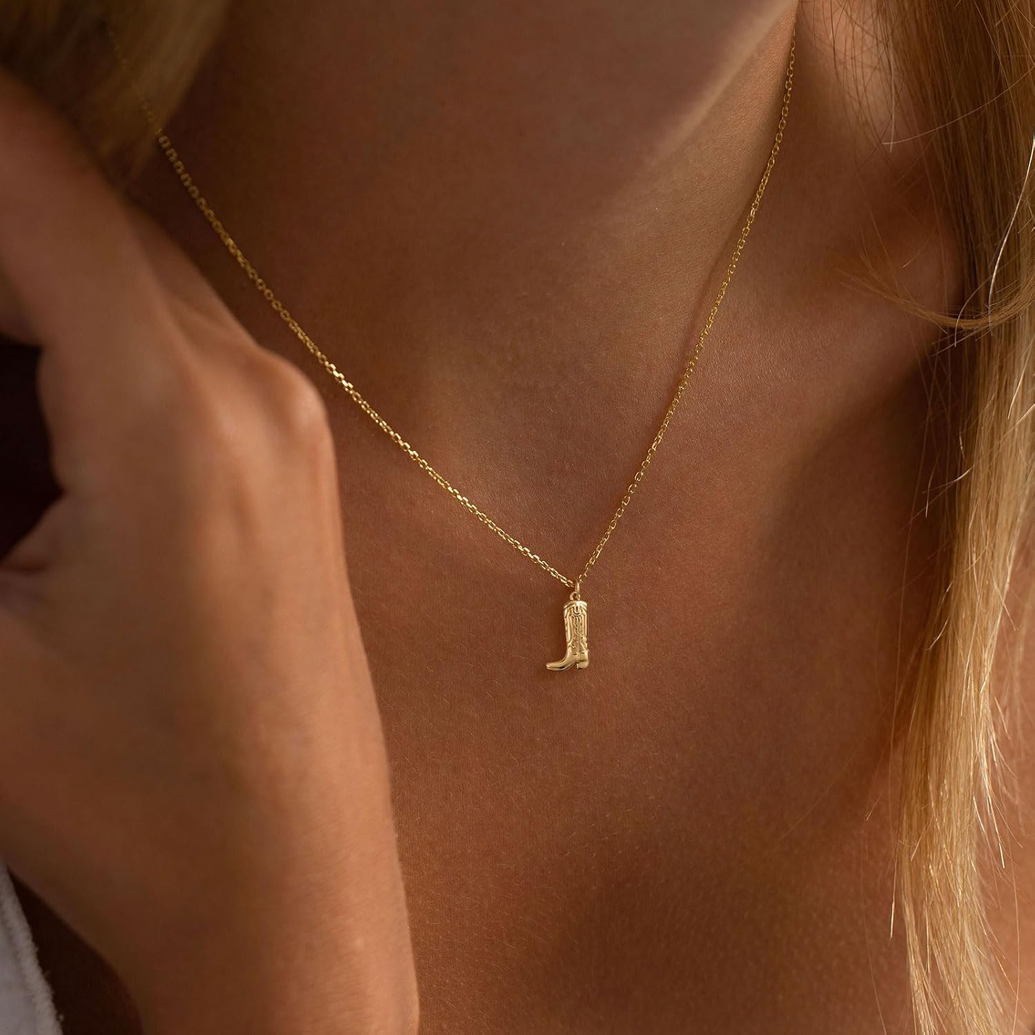 Detalle de HANLI 14K vergoldete Halskette für Damen mit Anhänger – zartes Stern-Design, wasserfest