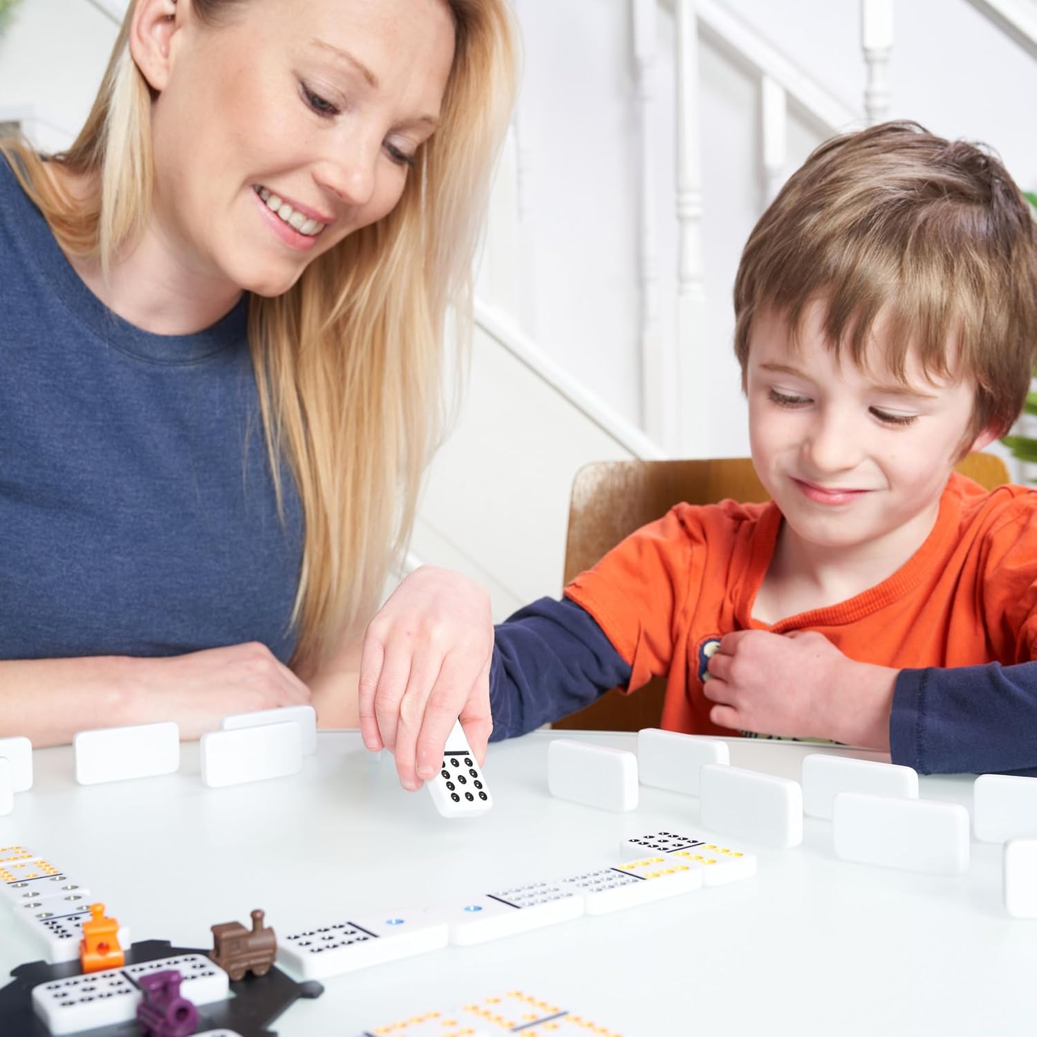 Thumbnail 6 de Jaques of London Mexican Train Dominoes Game (Family Set) | Wooden Storage Box | Since 1795