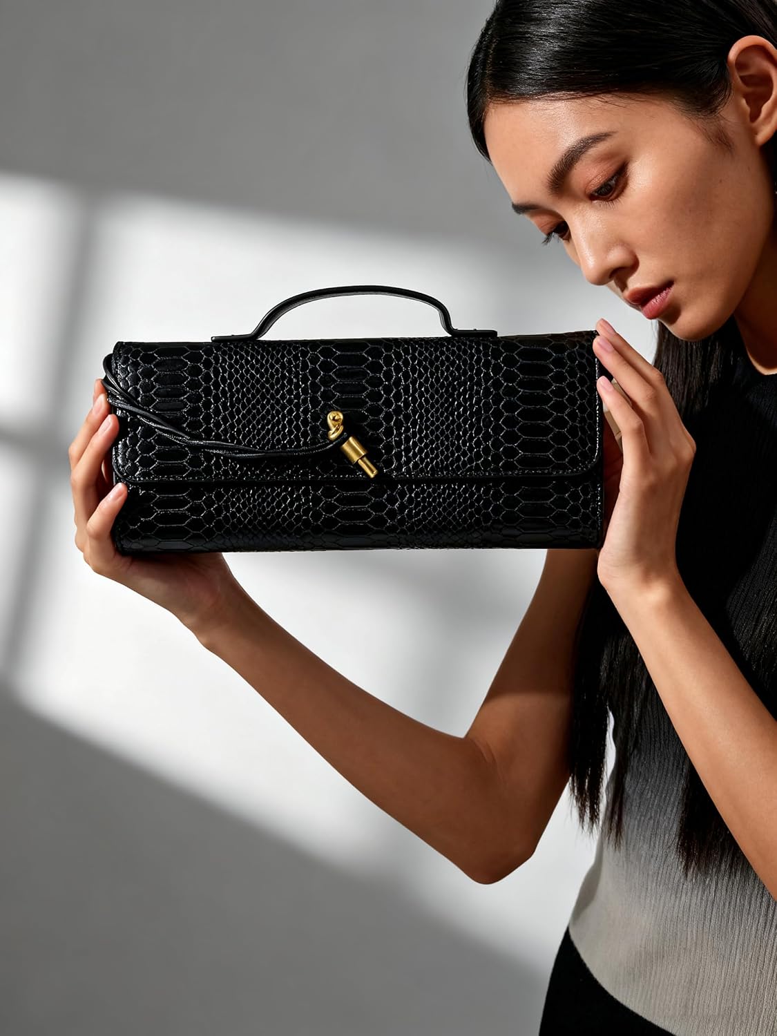 Detalle de Qiannaura Clutch Purse in PU Leather