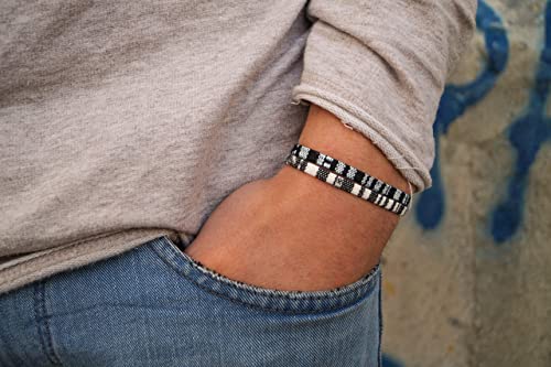 Detalle 2 de Made by Nami Surfer Beach Bracelet Set – 2x Braided Boho Summer Bracelets (Black & White) – Handmade, Waterproof & Adjustable