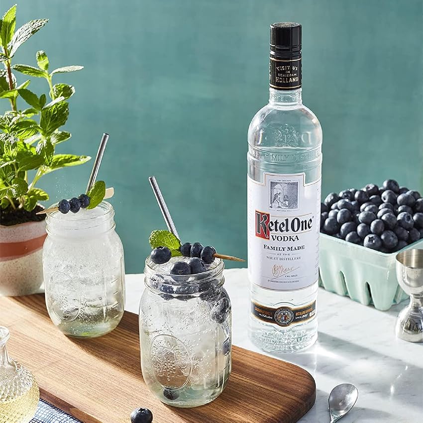 Detalle 2 de Ketel One Vodka 700 ml 🥂 Elegant Smooth Spirit
