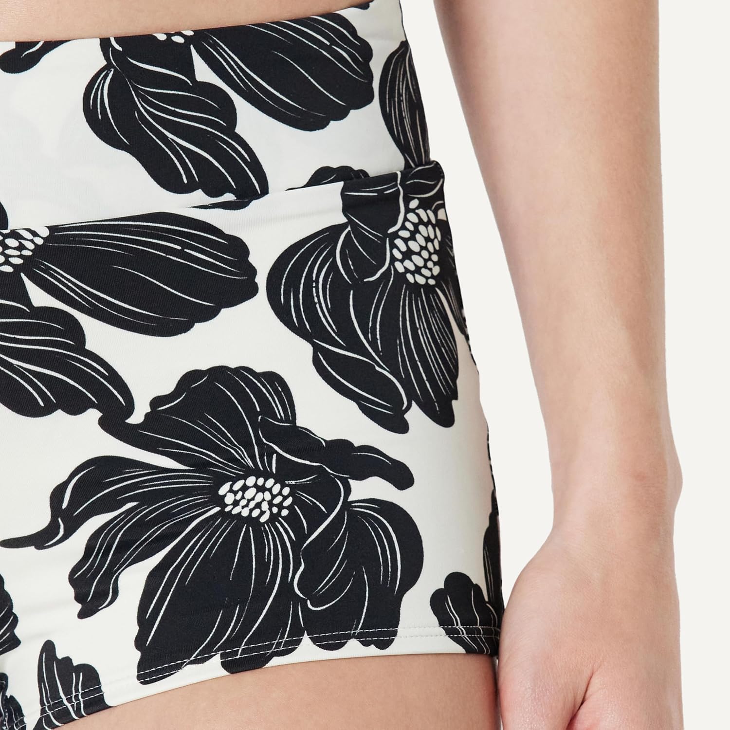 Detalle 2 de Amazon Essentials Women’s boy short swim bikini bottom – high-rise, full coverage