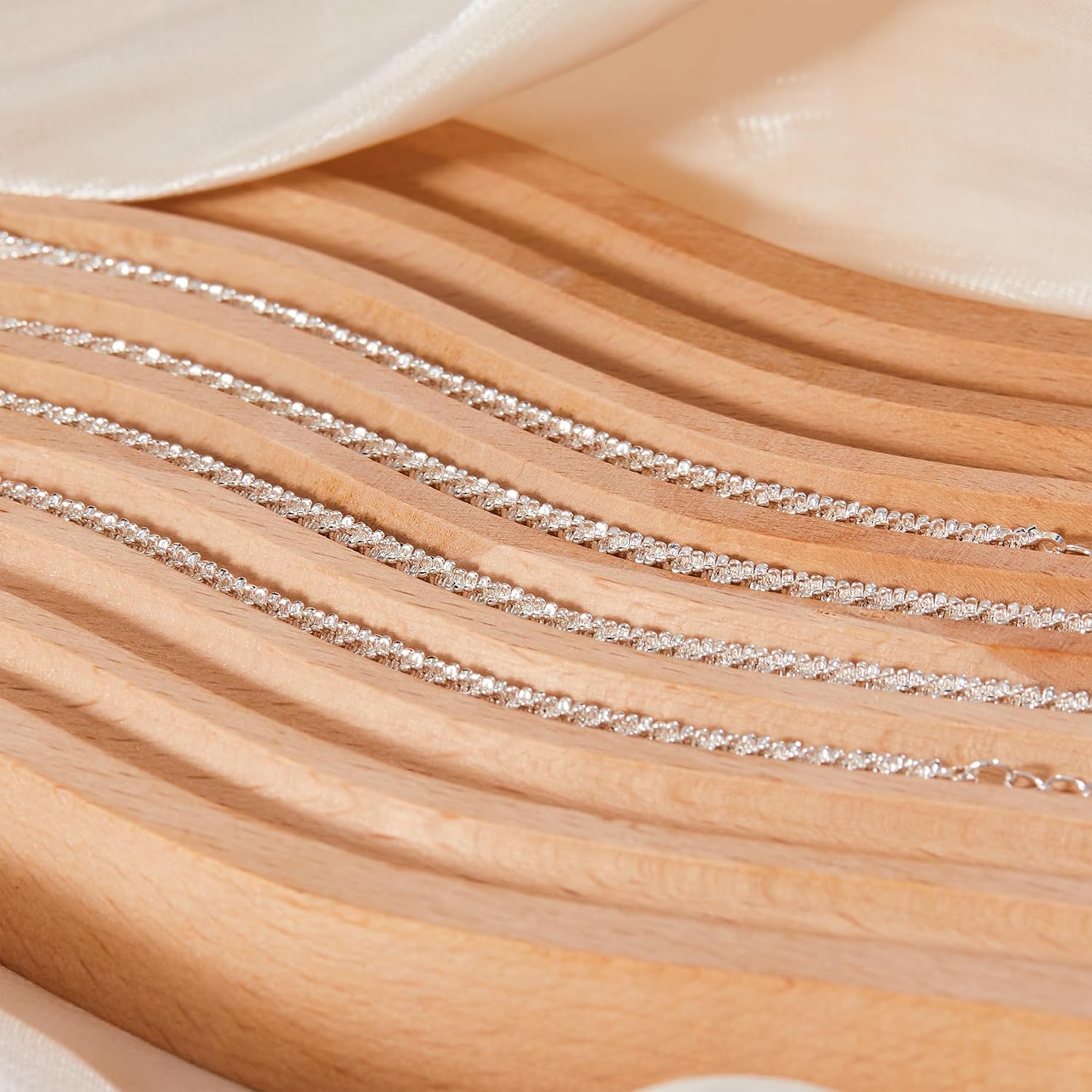 Detalle 2 de Kenivira Silber Layered Halskette für Damen – verstellbare, versilberte Ketten im Set