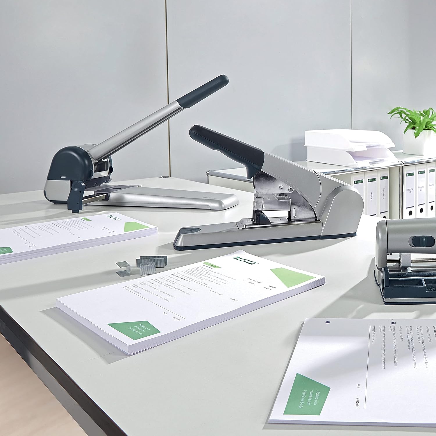 Thumbnail 4 de Leitz Agrafeuse de Bureau Heavy Duty Flat Clinch — 60 feuilles, finition argentée