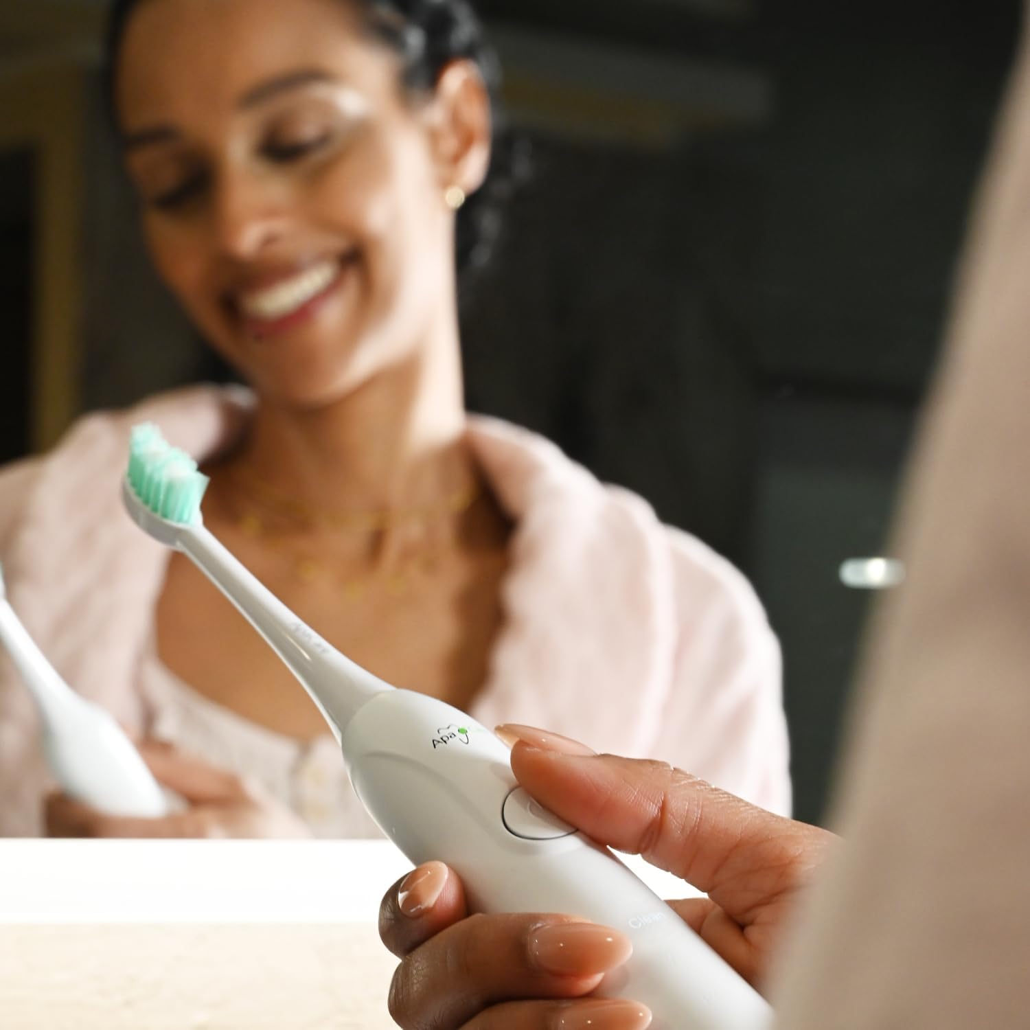 Detalle de Spazzolino ApaCare Sonic 3D Sensitive bianco con setole sensibili