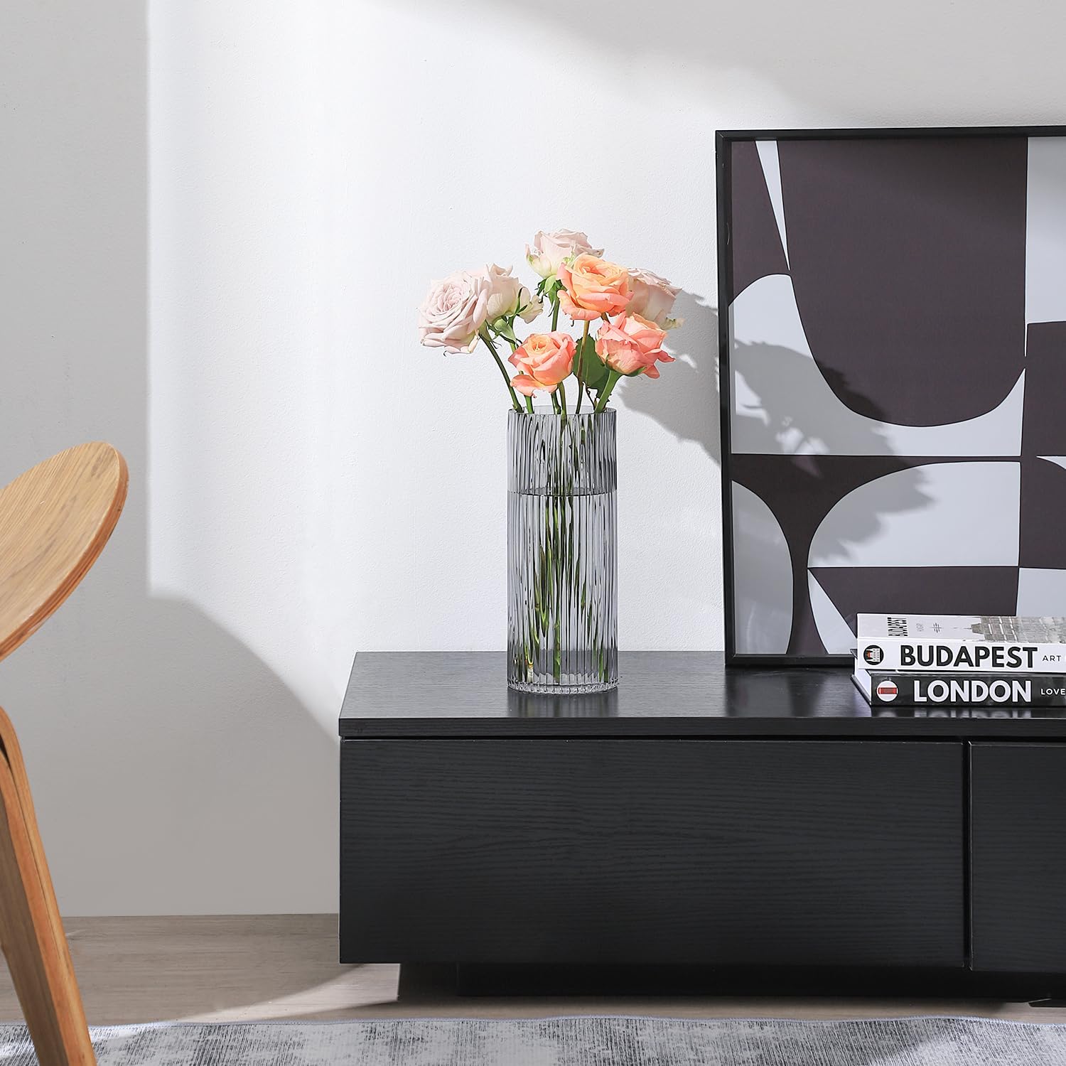Detalle 1 de KAYLETIN zwarte geribbelde glazen vaas in borosilicaatglas, 25 cm