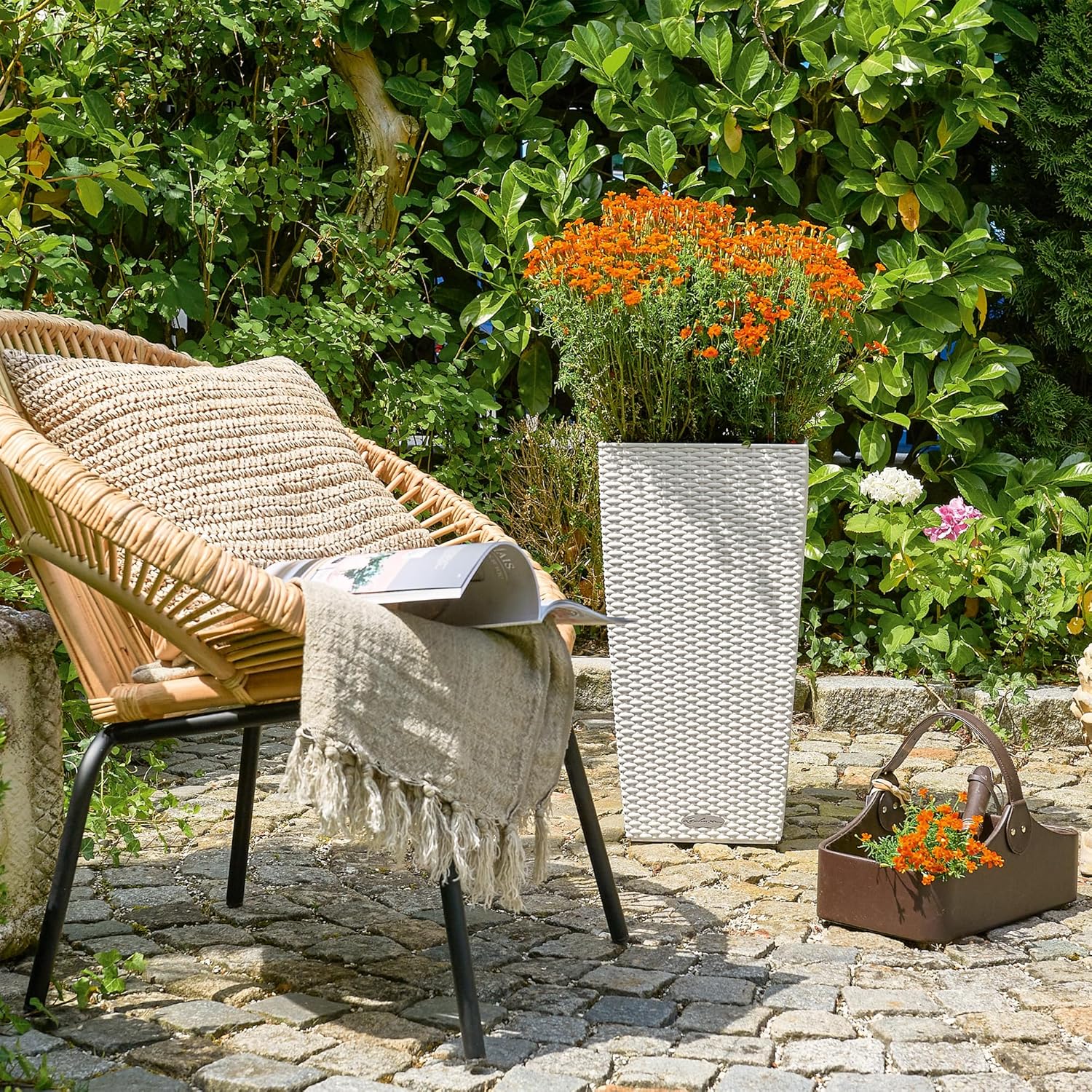 Thumbnail 5 de Lechuza Cottage Cubico – Pot d’extérieur et d’intérieur avec réservoir d’eau intégré (40 x 40 x 75 cm, blanc)