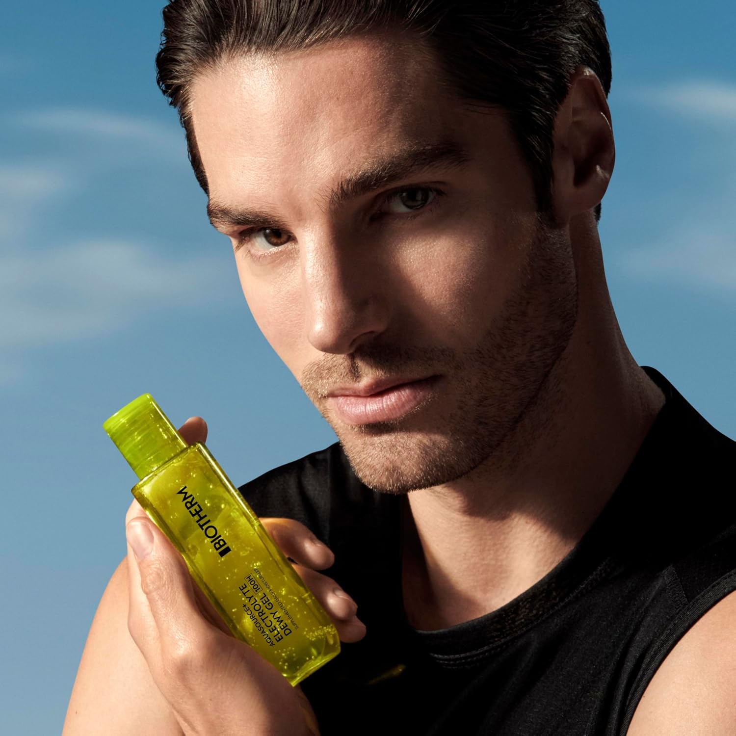 Detalle 2 de Biotherm Aquasource+ Electrolyte Dewy Gel 100H: gel idratante leggero con elettroliti per pelle elastica