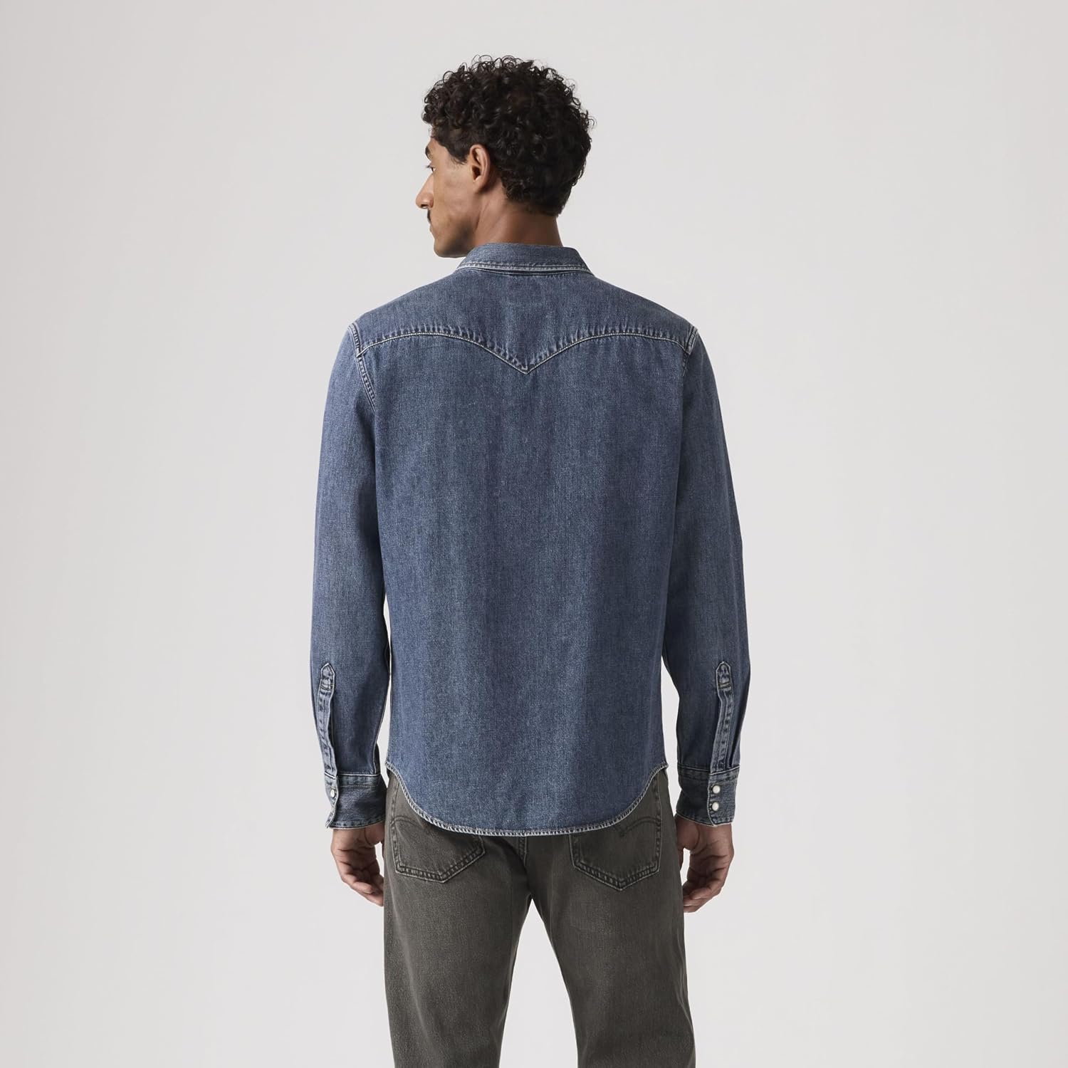 Detalle 2 de Levi's Barstow Western Standard Camicia Uomo — stile classico e praticità quotidiana
