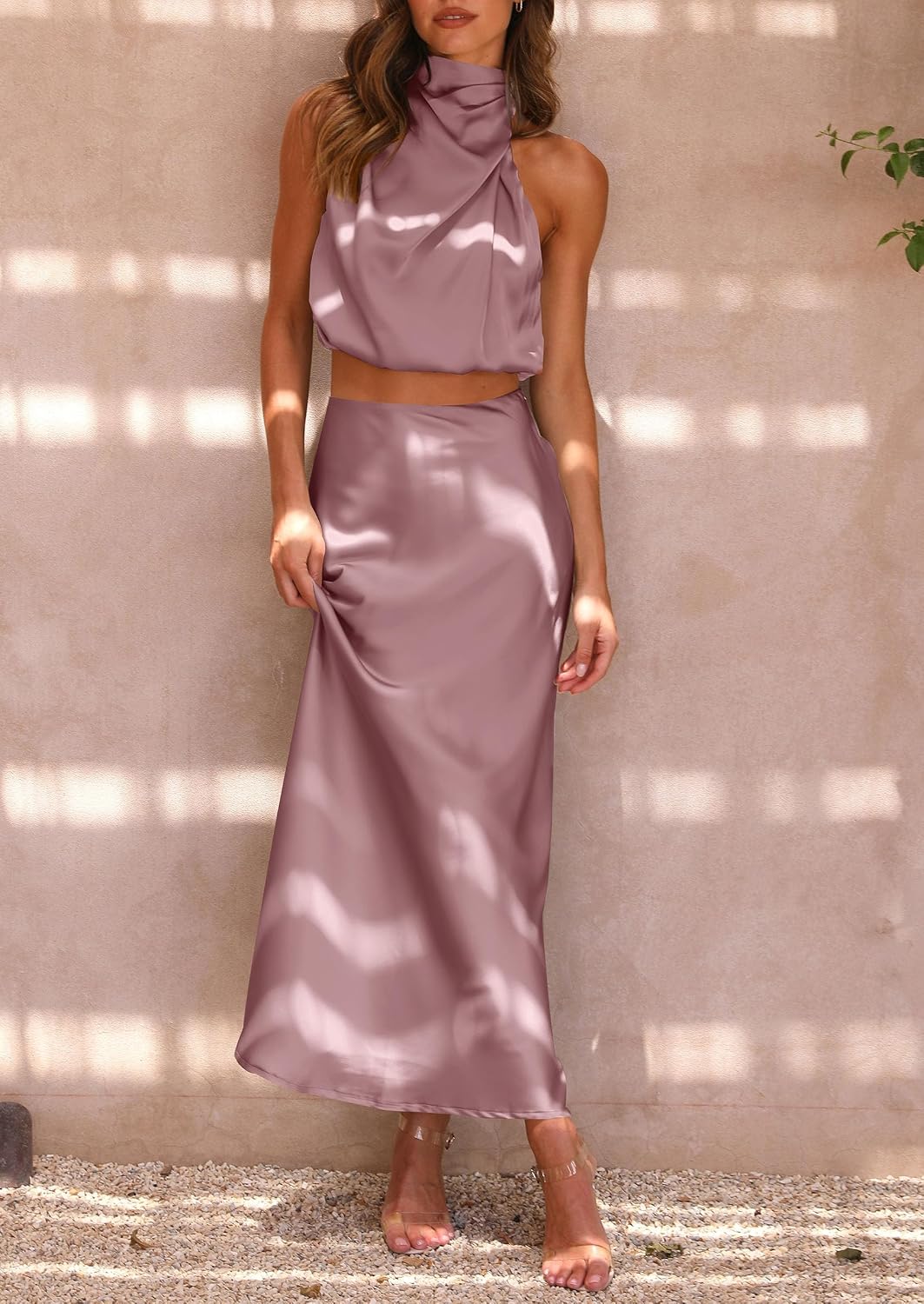 Detalle de PRETTYGARDEN Women's 2 Piece Satin Outfits: Mock Neck Crop Top & Long Skirt Set