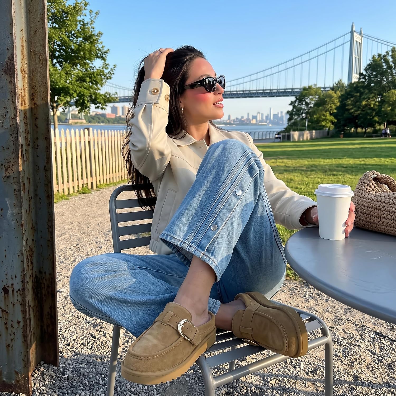 Thumbnail 1 de CUSHIONAIRE Suede Mule Clogs