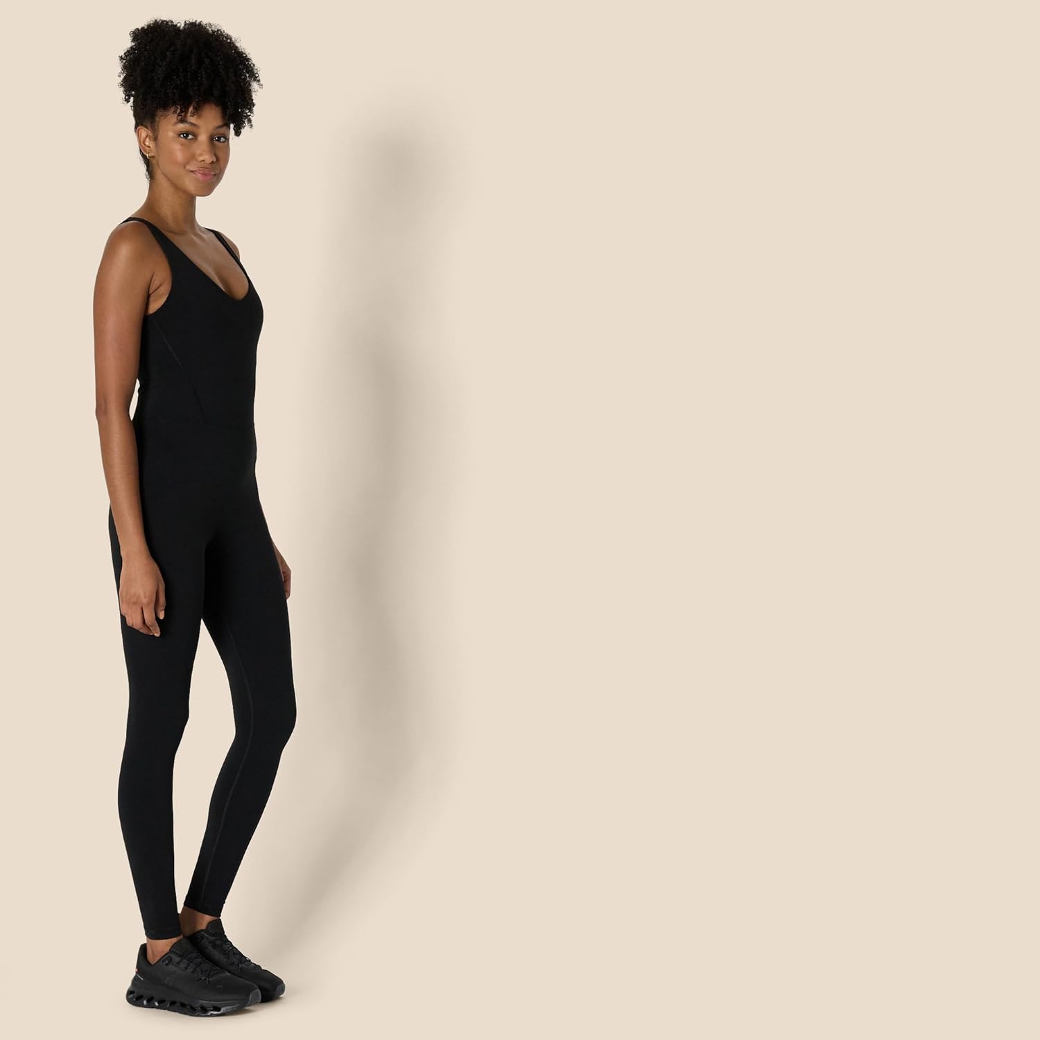 Detalle de Amazon Essentials Women's Active Formflex Buttery Soft One Piece Full Length Jumpsuit with Built-In Bra