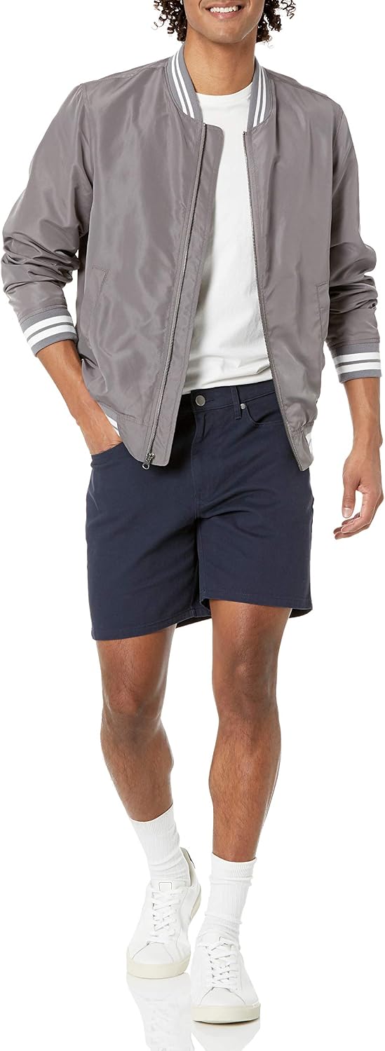 Detalle de Amazon Essentials Men's Slim-Fit Stretch 5-Pocket Shorts, 9” Inseam
