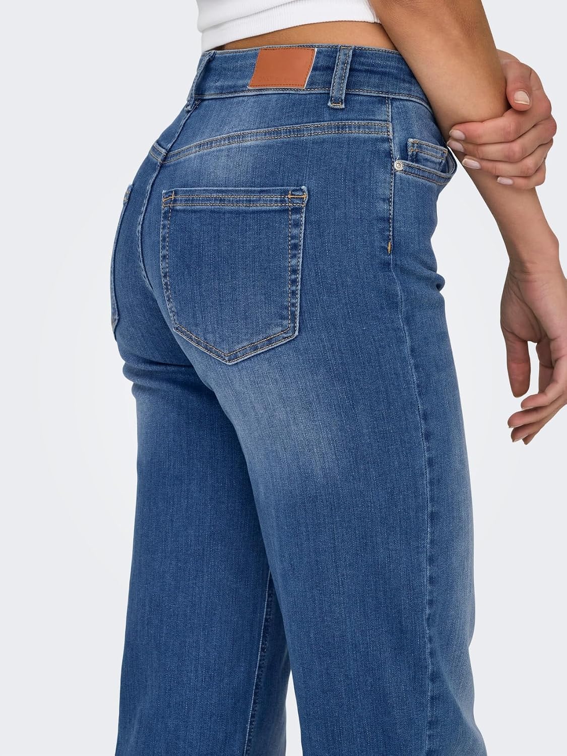 Detalle 2 de ONLY Female Straight-Fit Jeans ONLBLUSH – Mittlere Taille, Gerade geschnitten