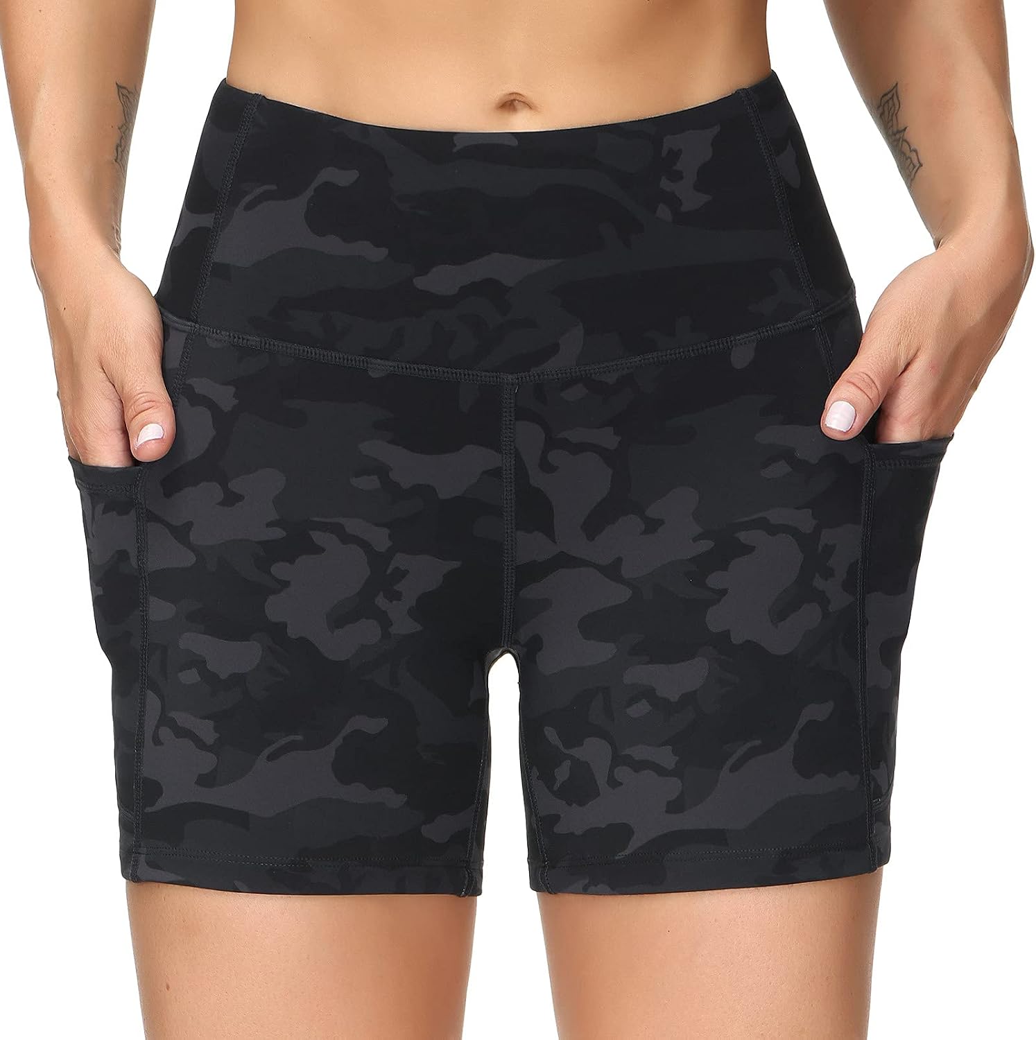Detalle de THE GYM PEOPLE High Waist Gym Shorts with 2 Deep Pockets and 4-Way Stretch