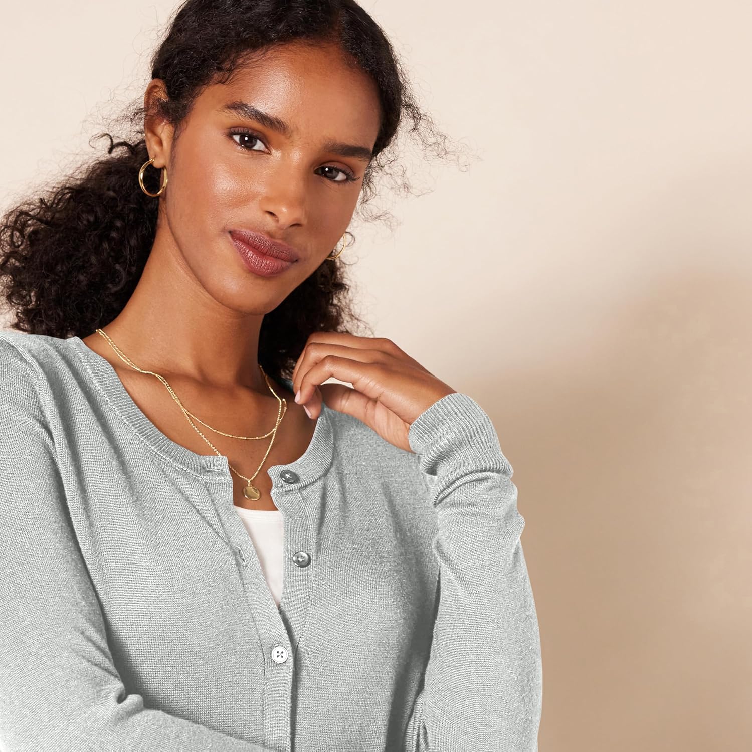 Thumbnail 2 de Amazon Essentials Women’s Lightweight Crewneck Cardigan Jumper (Plus Size)