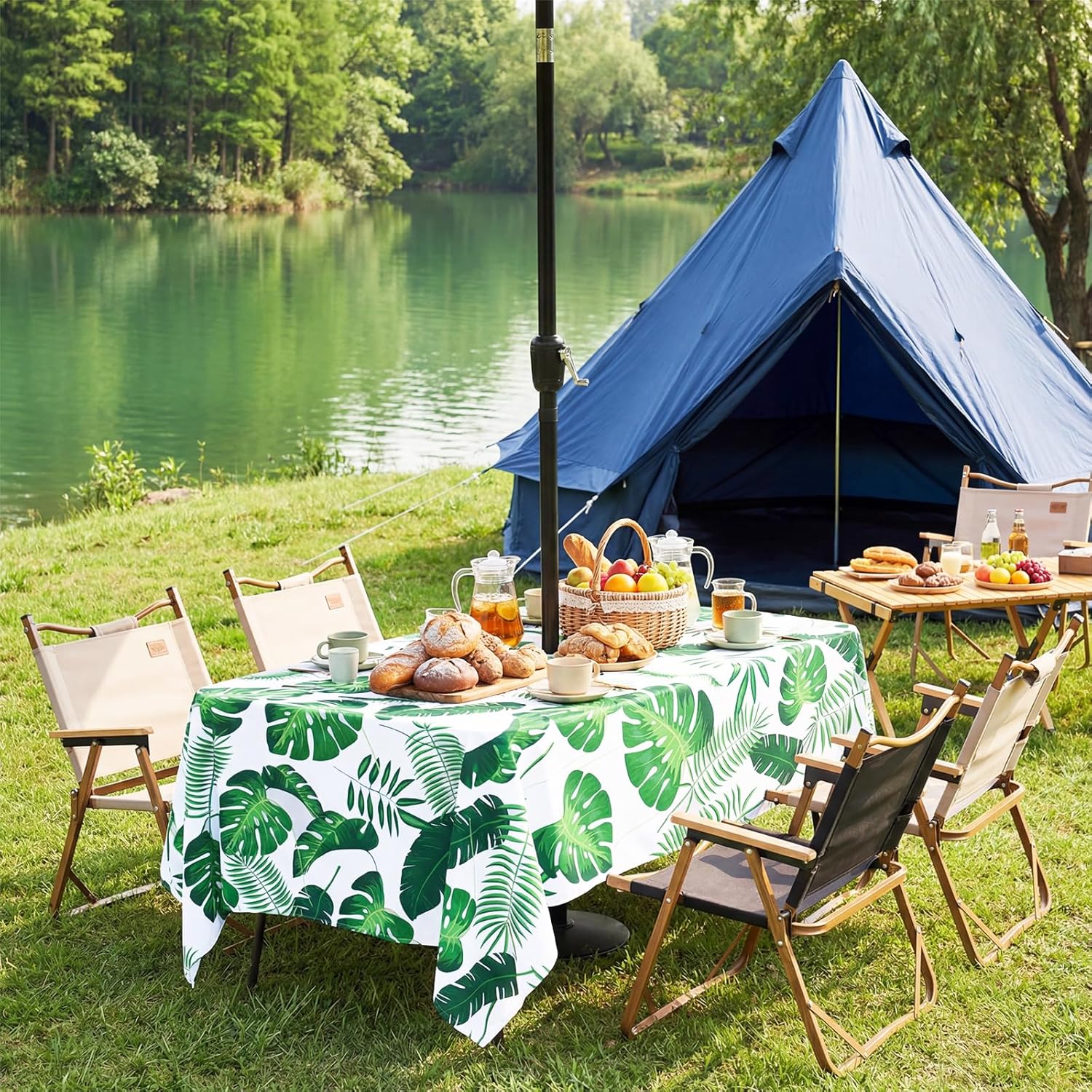 Detalle 2 de 3E Home Rectangle Water Resistant Outdoor Tablecloth with Parasol Hole (60x84 inches) – Palm leaf