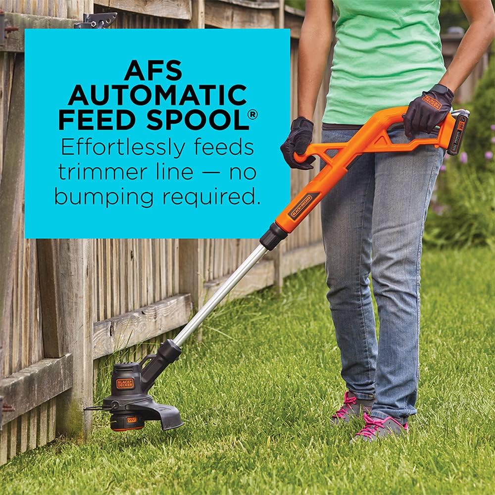 Detalle de BLACK+DECKER String Trimmer and Sweeper Combo Kit LCC221-CA