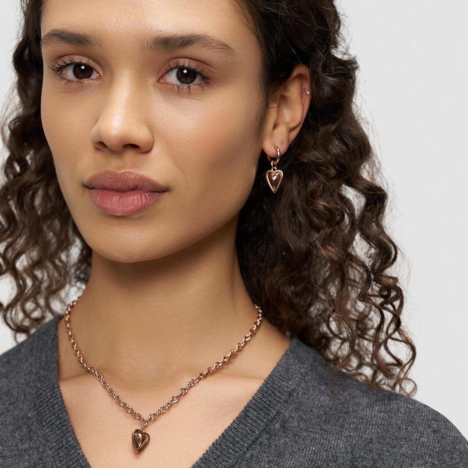 Detalle de LIEBESKIND BERLIN Damen Schmuck mit Herz – Funkelnde Kette aus Edelstahl, Roségold-Option, passend zu Armband und Ohrringen